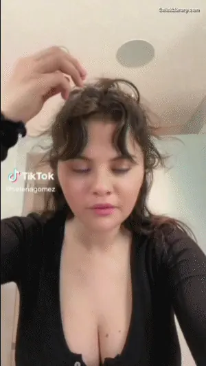 Selena Gomez photo 21 of 3542