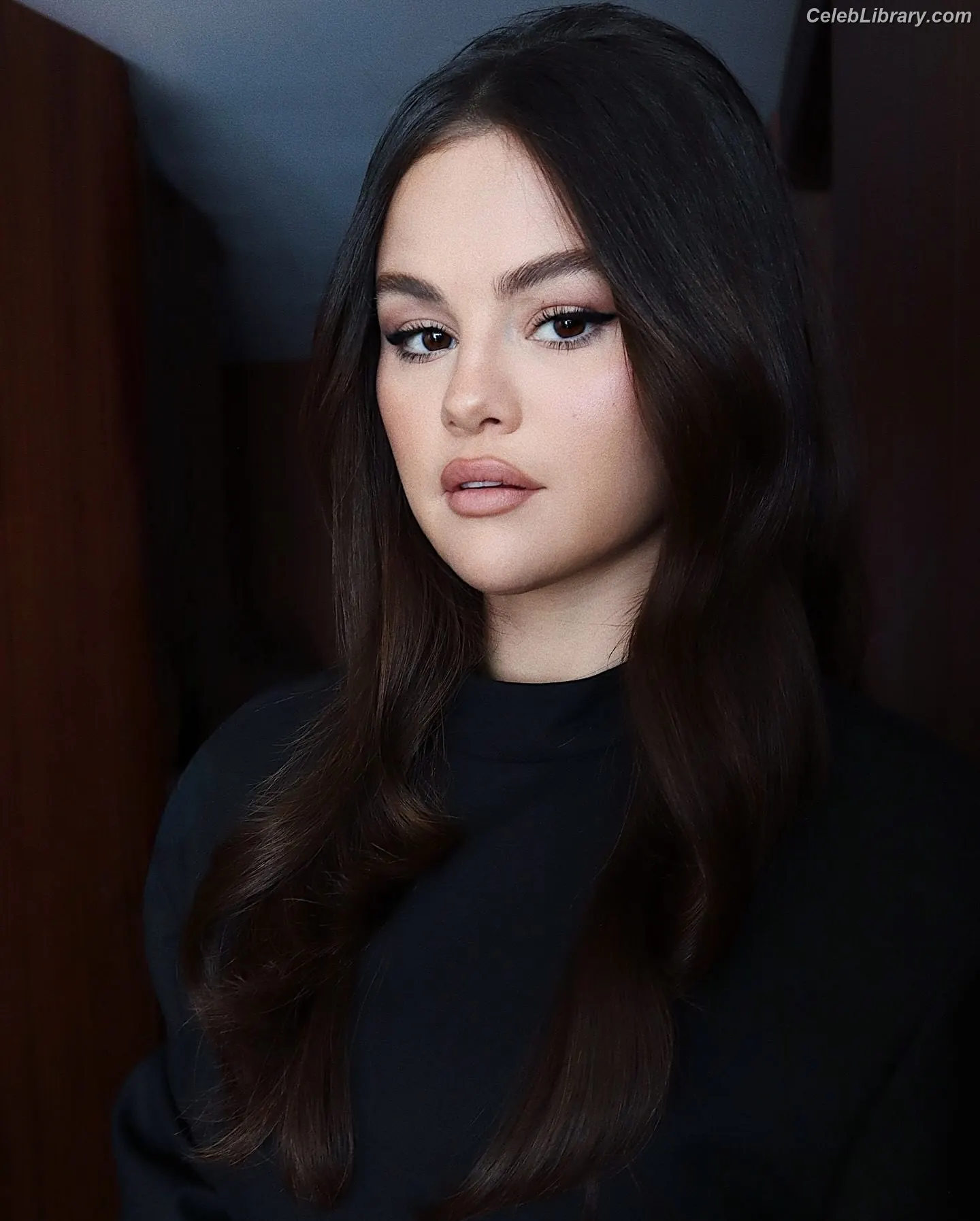 Selena Gomez photo 20 of 3542