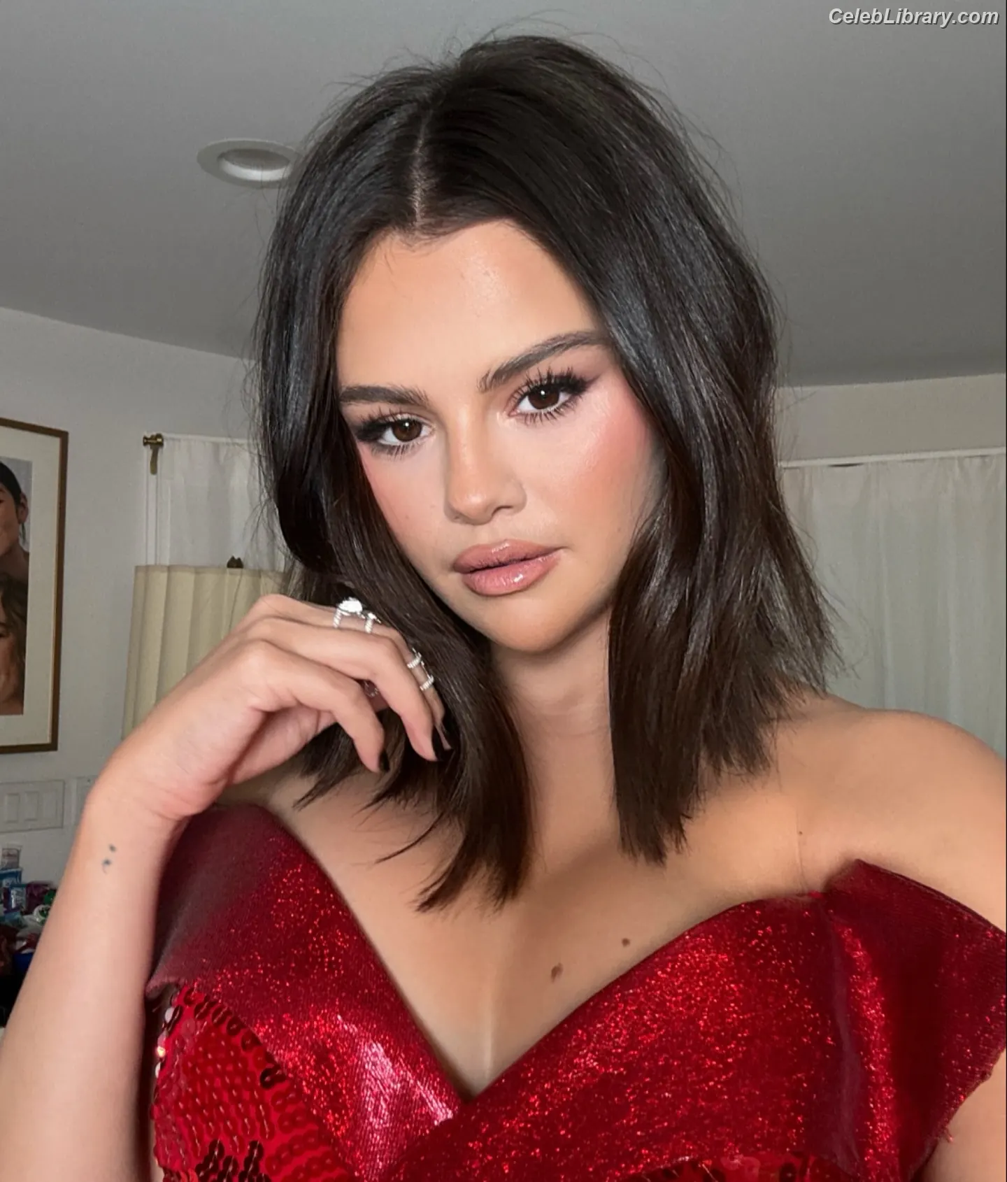Selena Gomez photo 5 of 3542