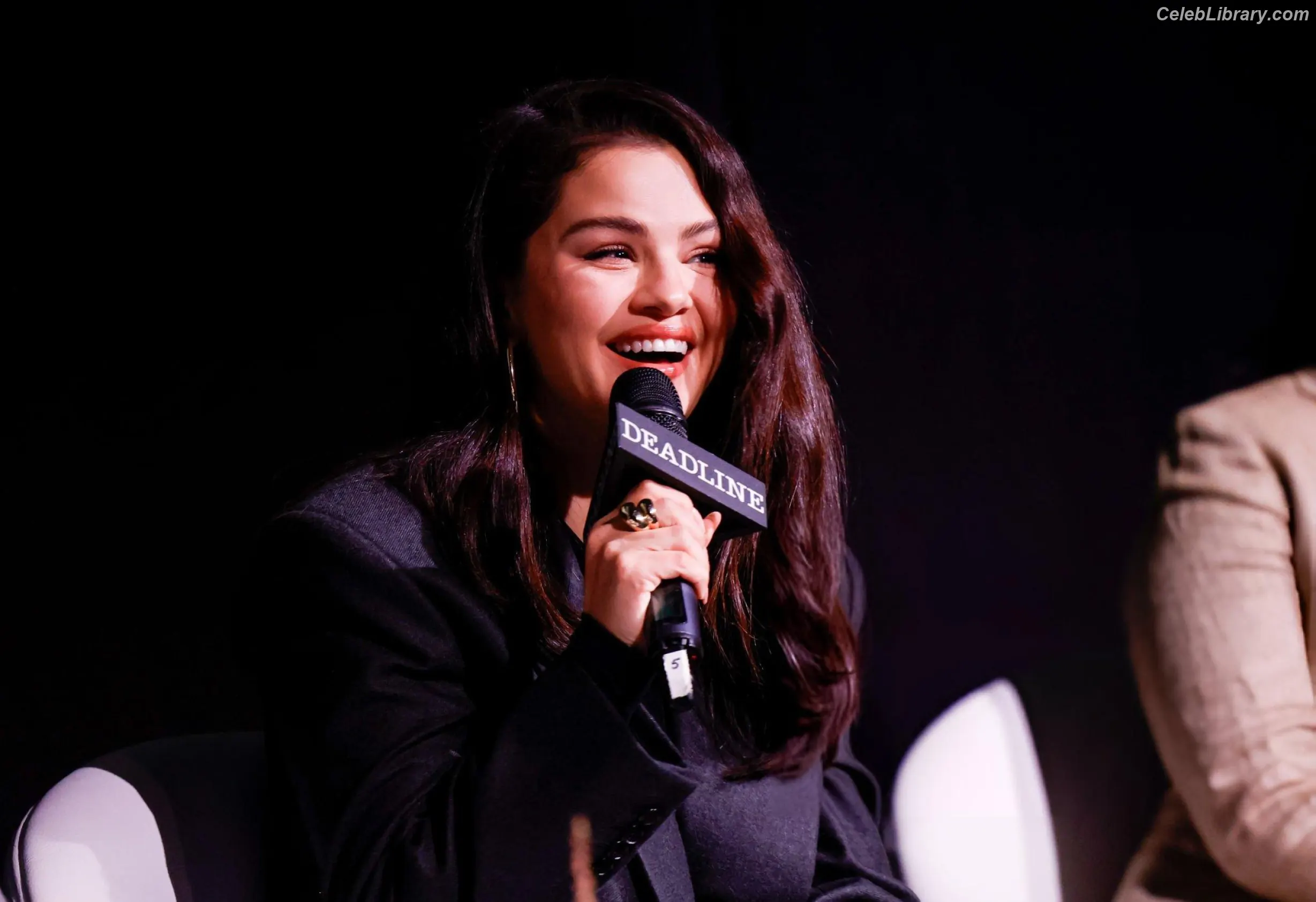 Selena Gomez photo 17 of 3542