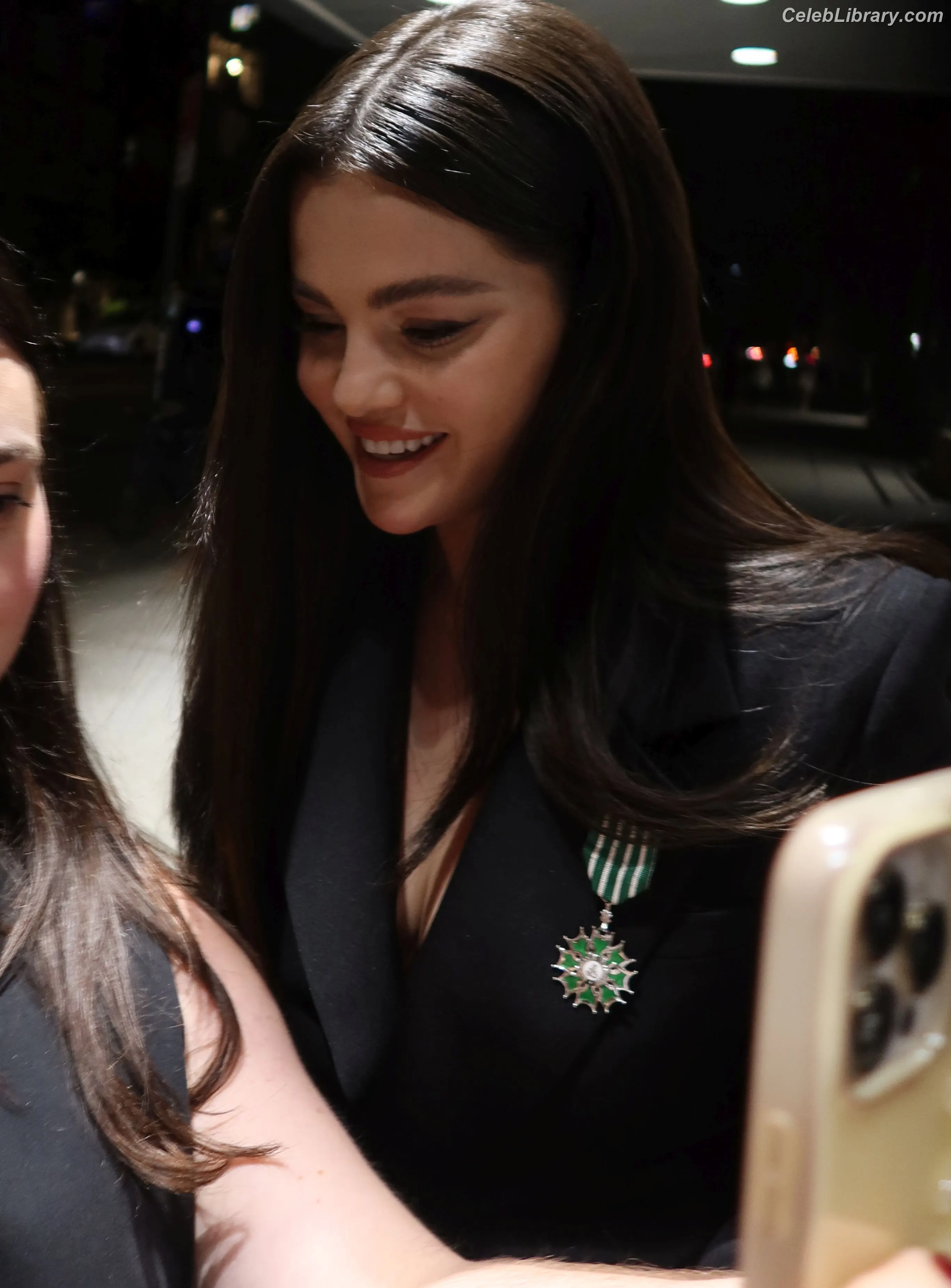 Selena Gomez photo 15 of 3542