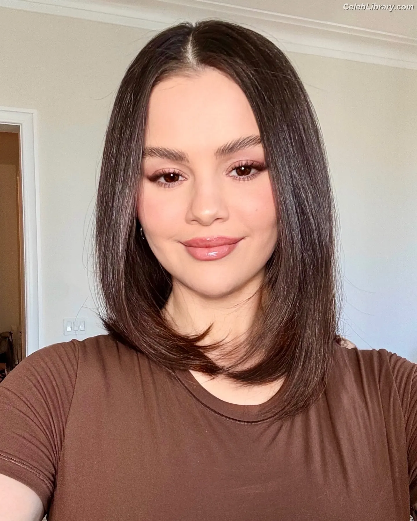 Selena Gomez photo 1 of 3542