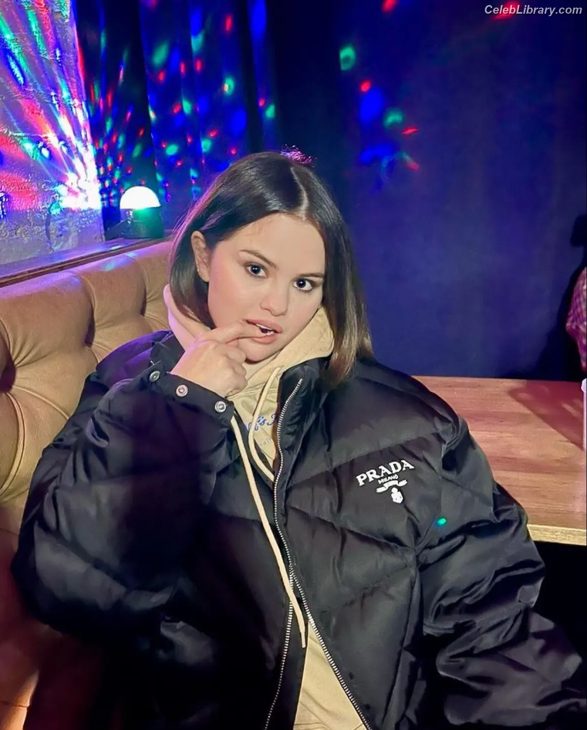 Selena Gomez photo 1 of 3542