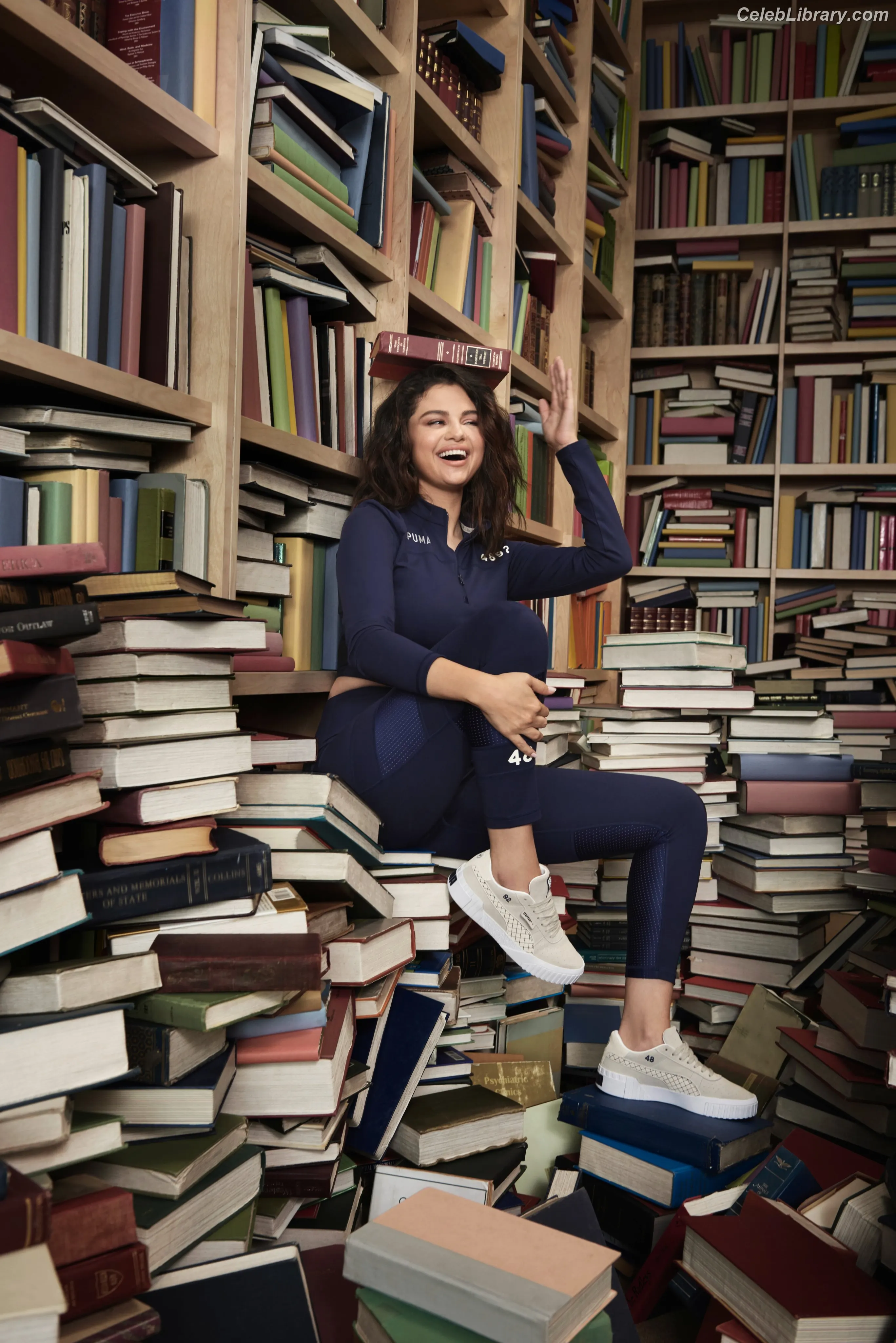 Selena Gomez photo 1 of 3542