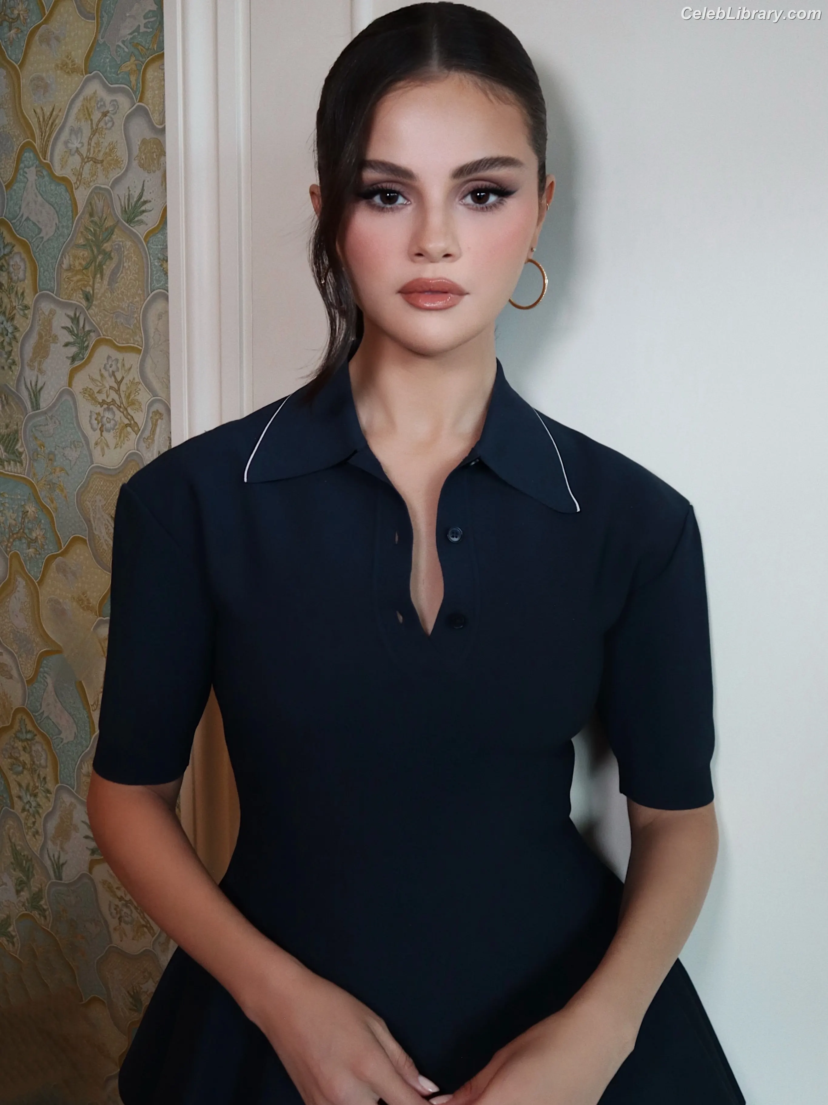 Selena Gomez photo 6 of 3542