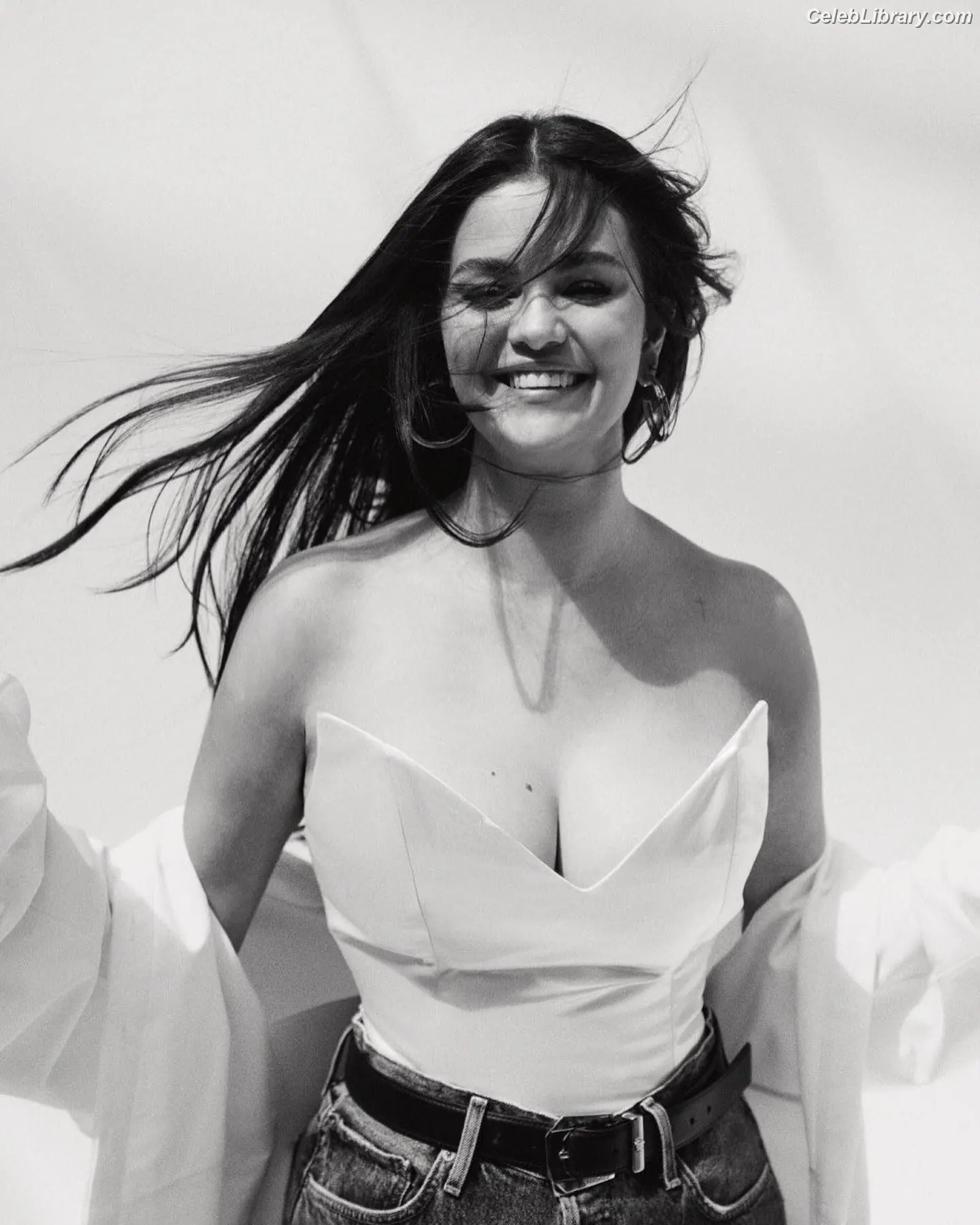 Selena Gomez photo 23 of 3542