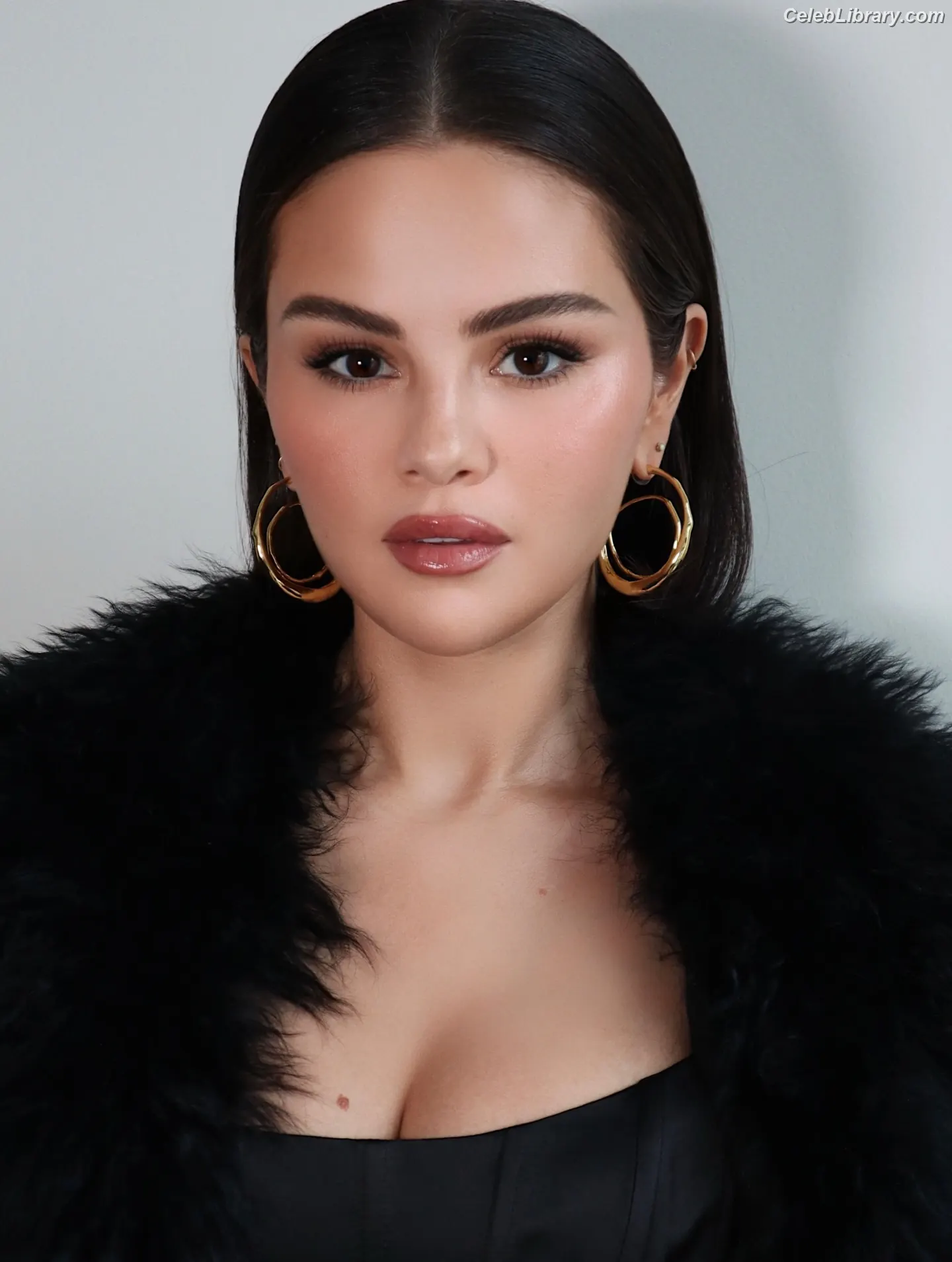 Selena Gomez photo 22 of 3542