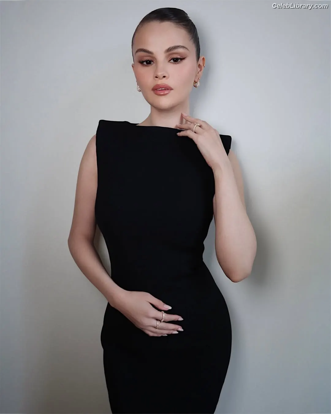 Selena Gomez photo 4 of 3542