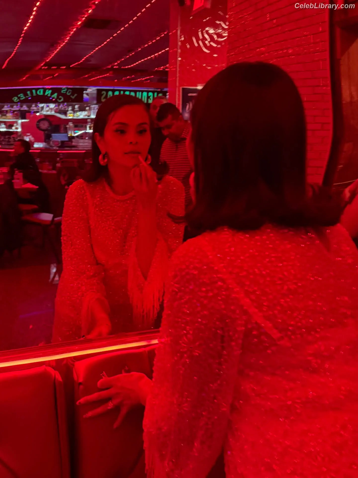 Selena Gomez photo 11 of 3542