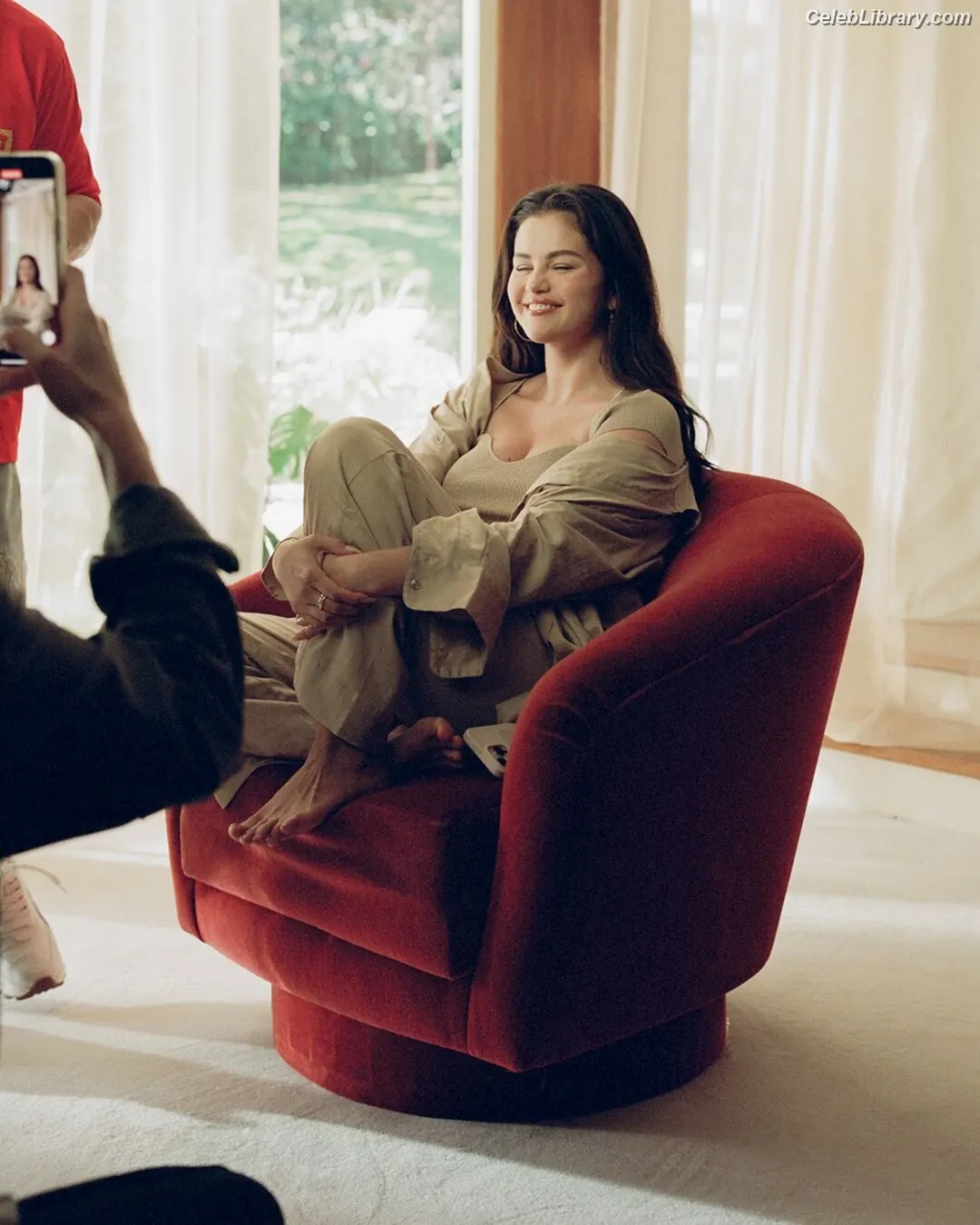 Selena Gomez photo 20 of 3542