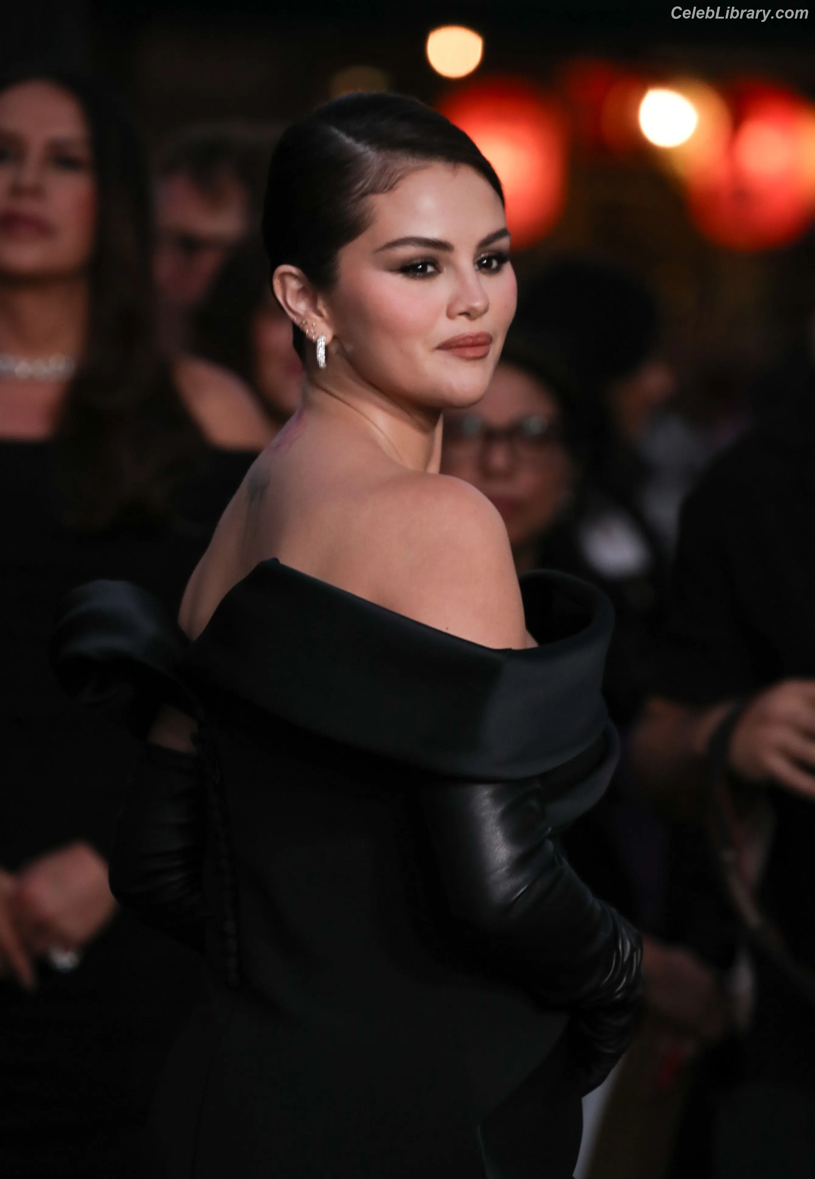 Selena Gomez photo 22 of 3542