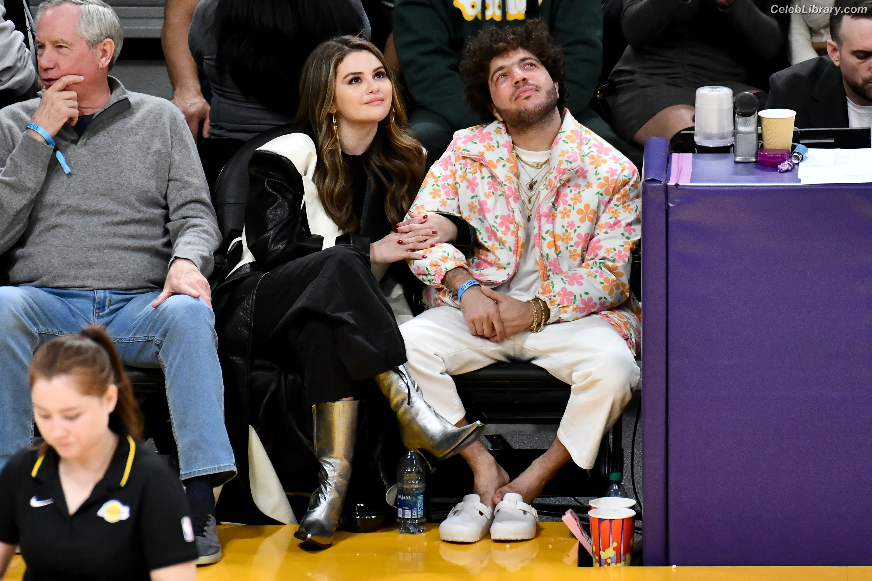 Selena Gomez photo 18 of 3542
