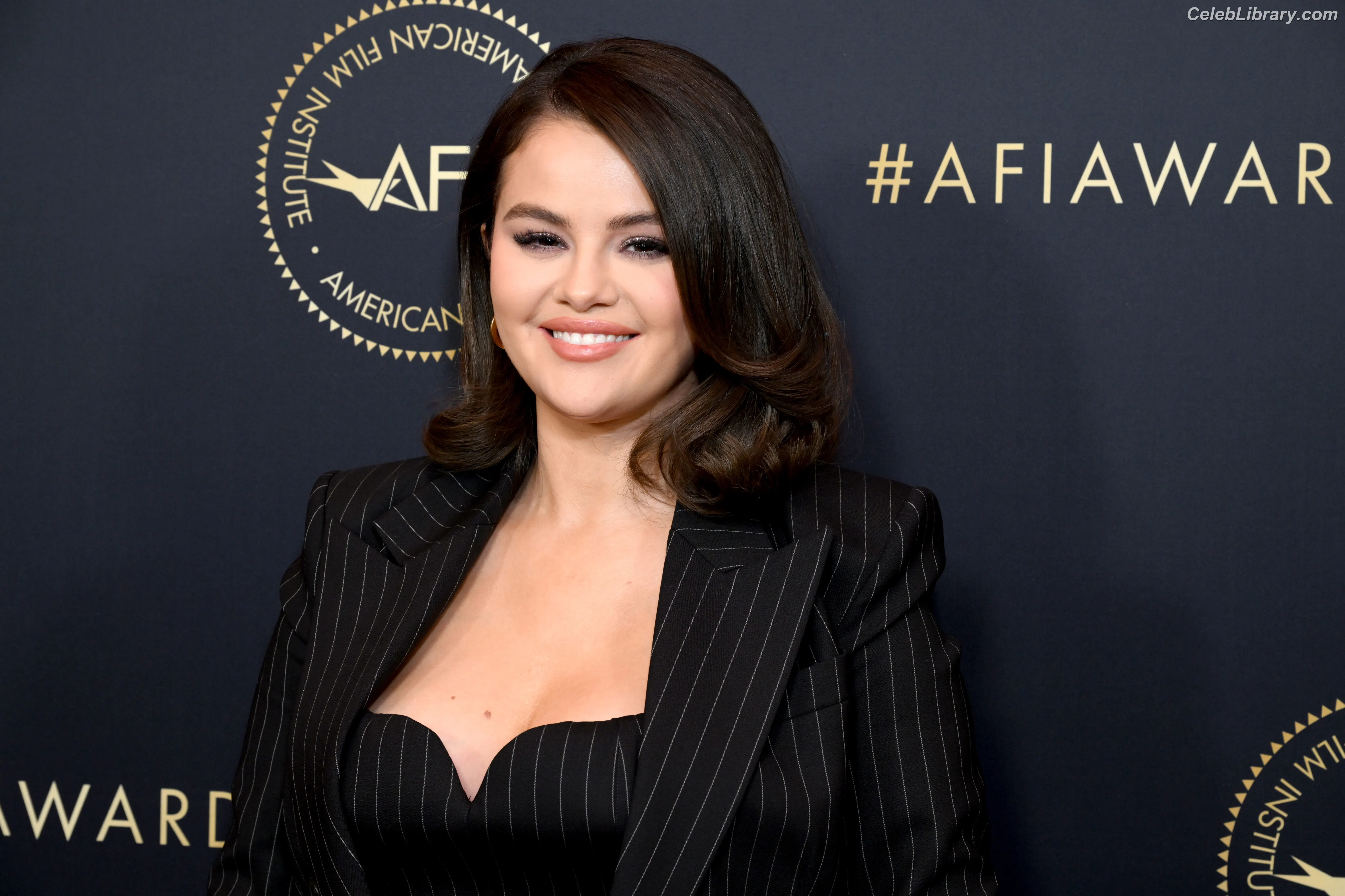 Selena Gomez photo 5 of 3542
