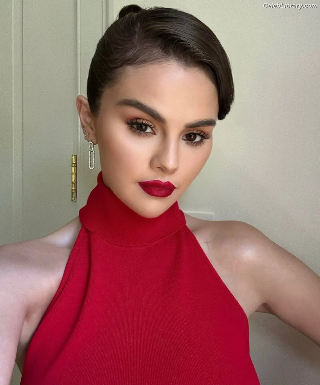 Selena Gomez photo 22 of 3542