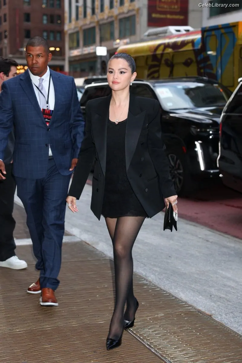 Selena Gomez photo 9 of 3542