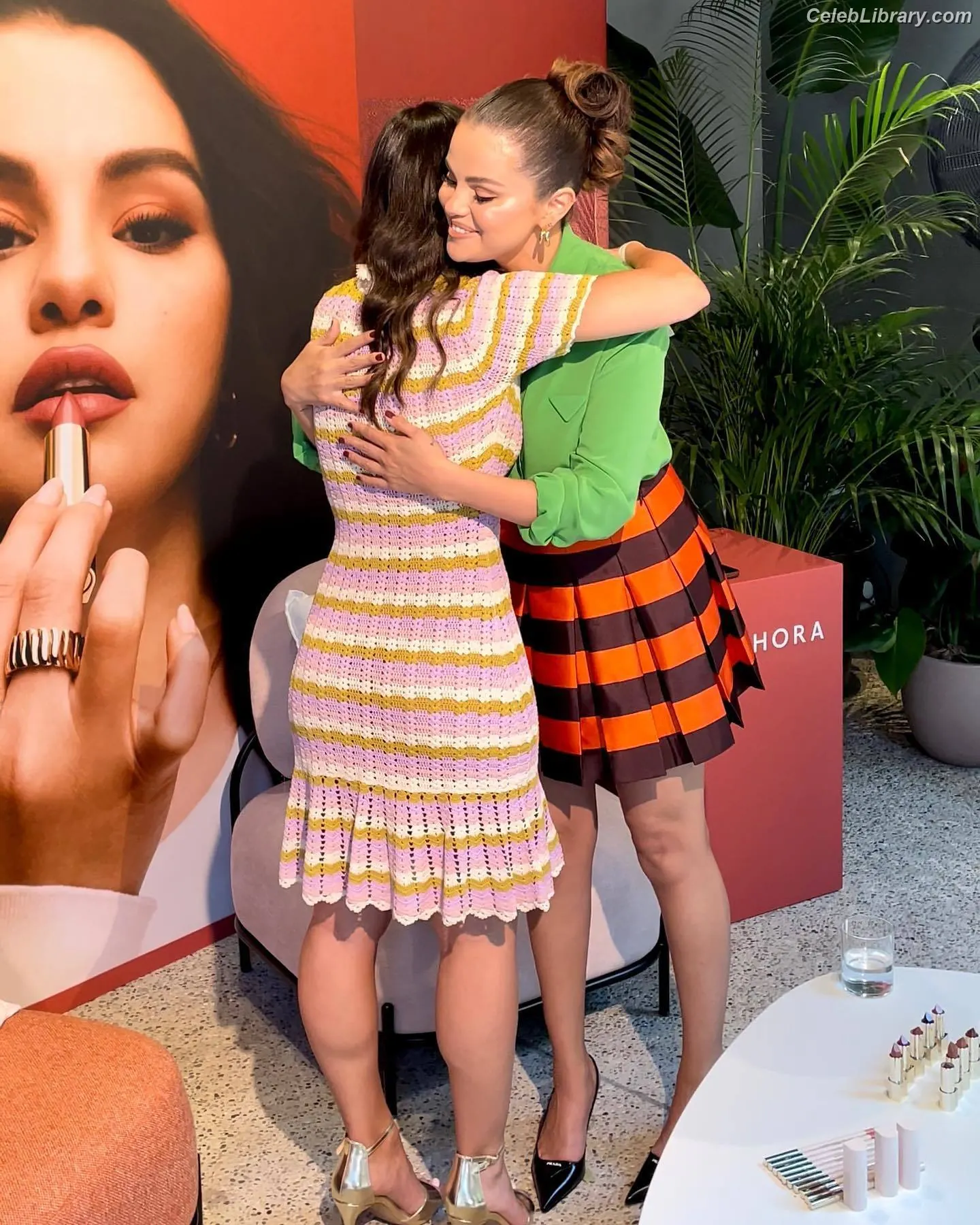 Selena Gomez photo 2 of 3542