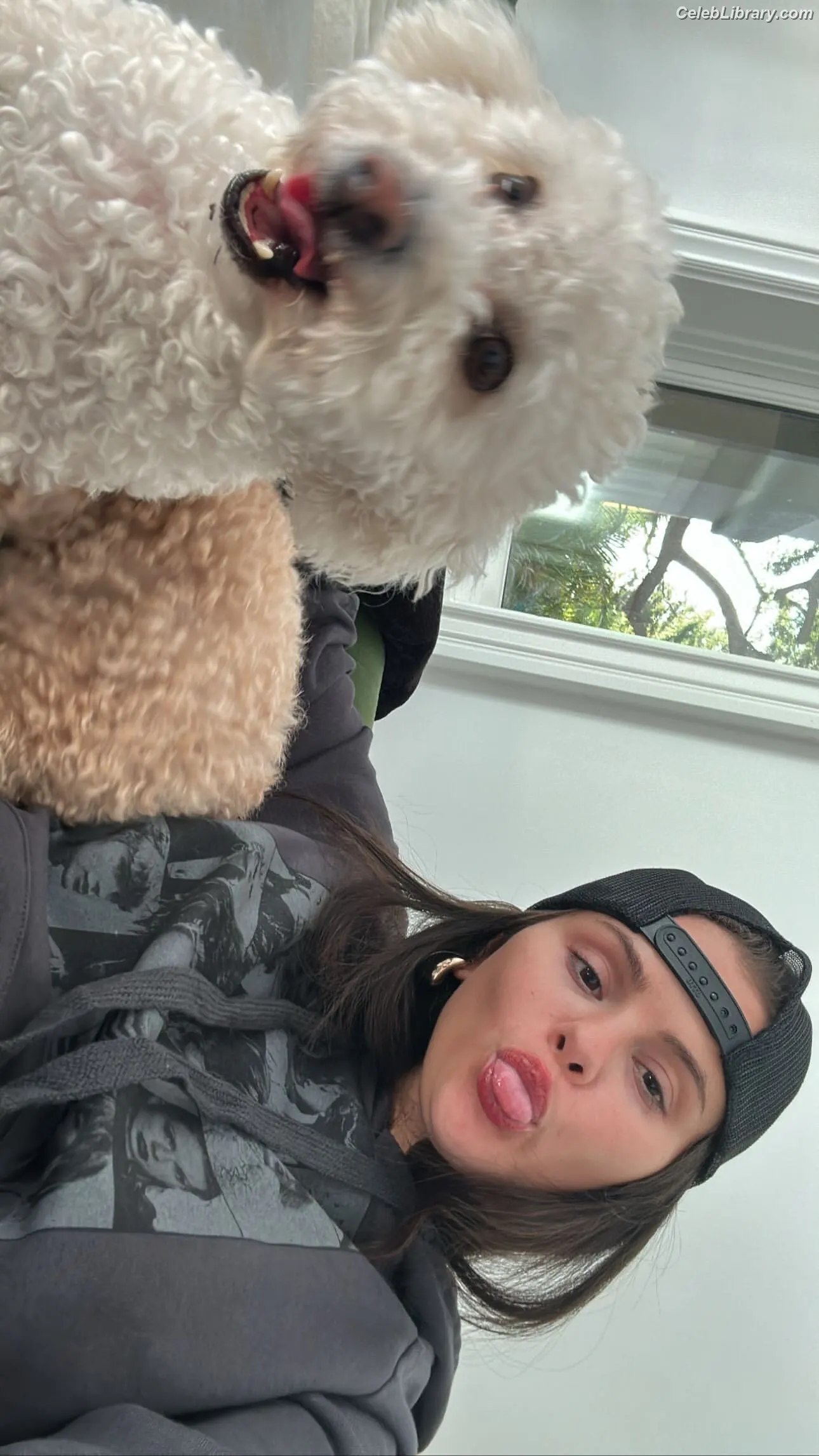 Selena Gomez photo 15 of 3542