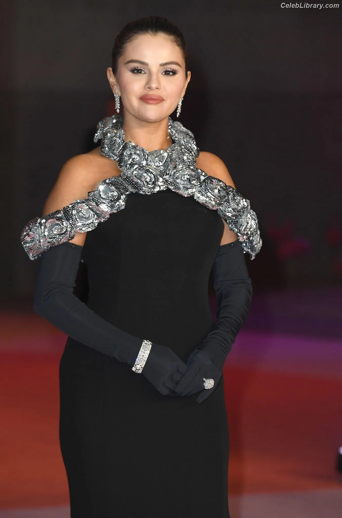 Selena Gomez photo 5 of 3542
