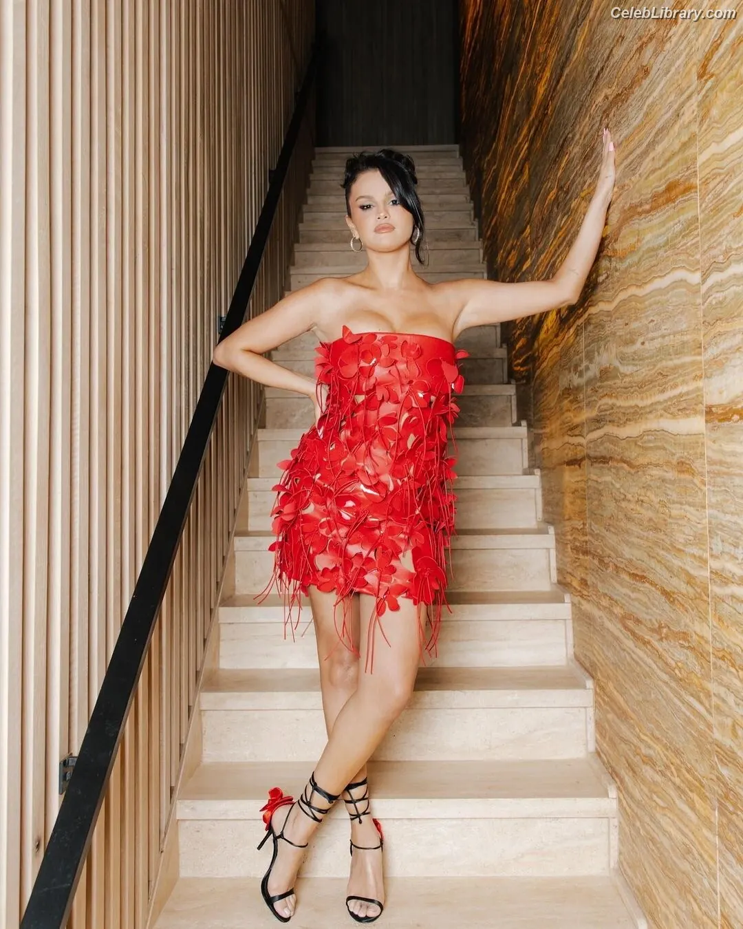 Selena Gomez photo 9 of 3542