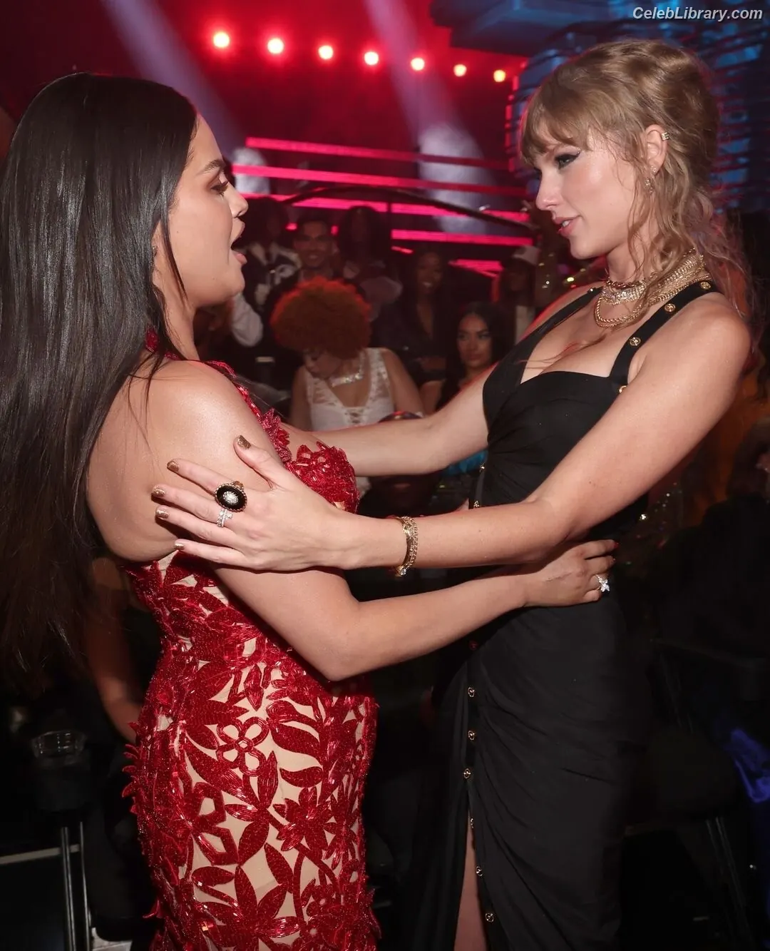 Selena Gomez photo 12 of 3542