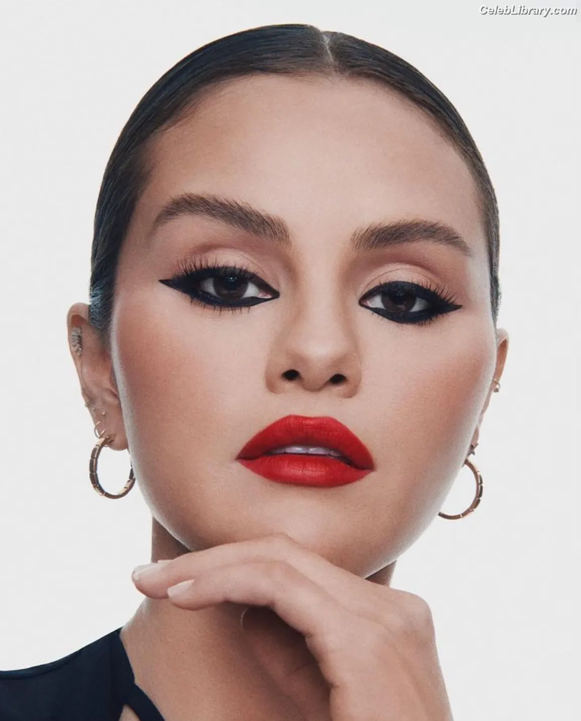 Selena Gomez photo 24 of 3542