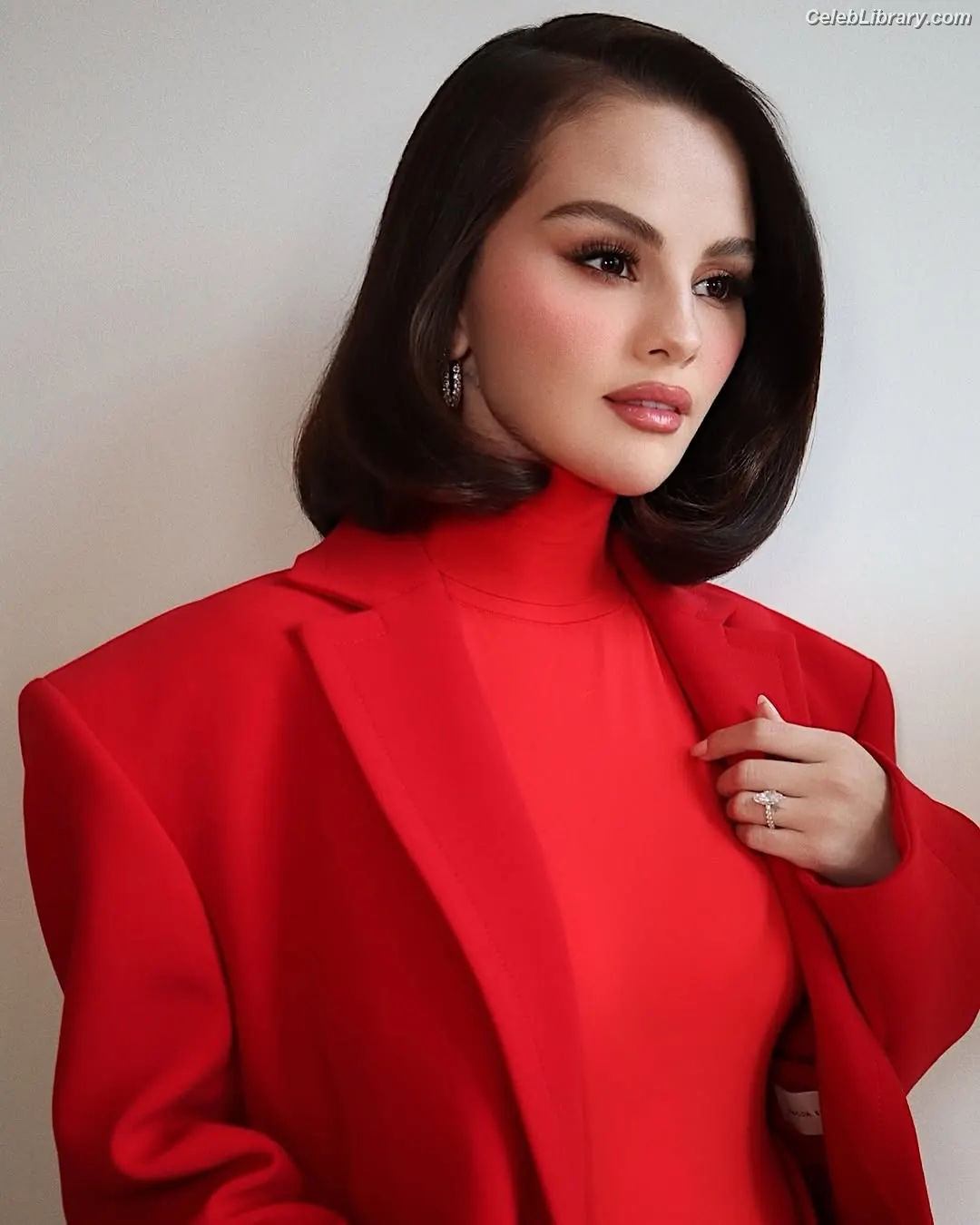 Selena Gomez photo 11 of 3542