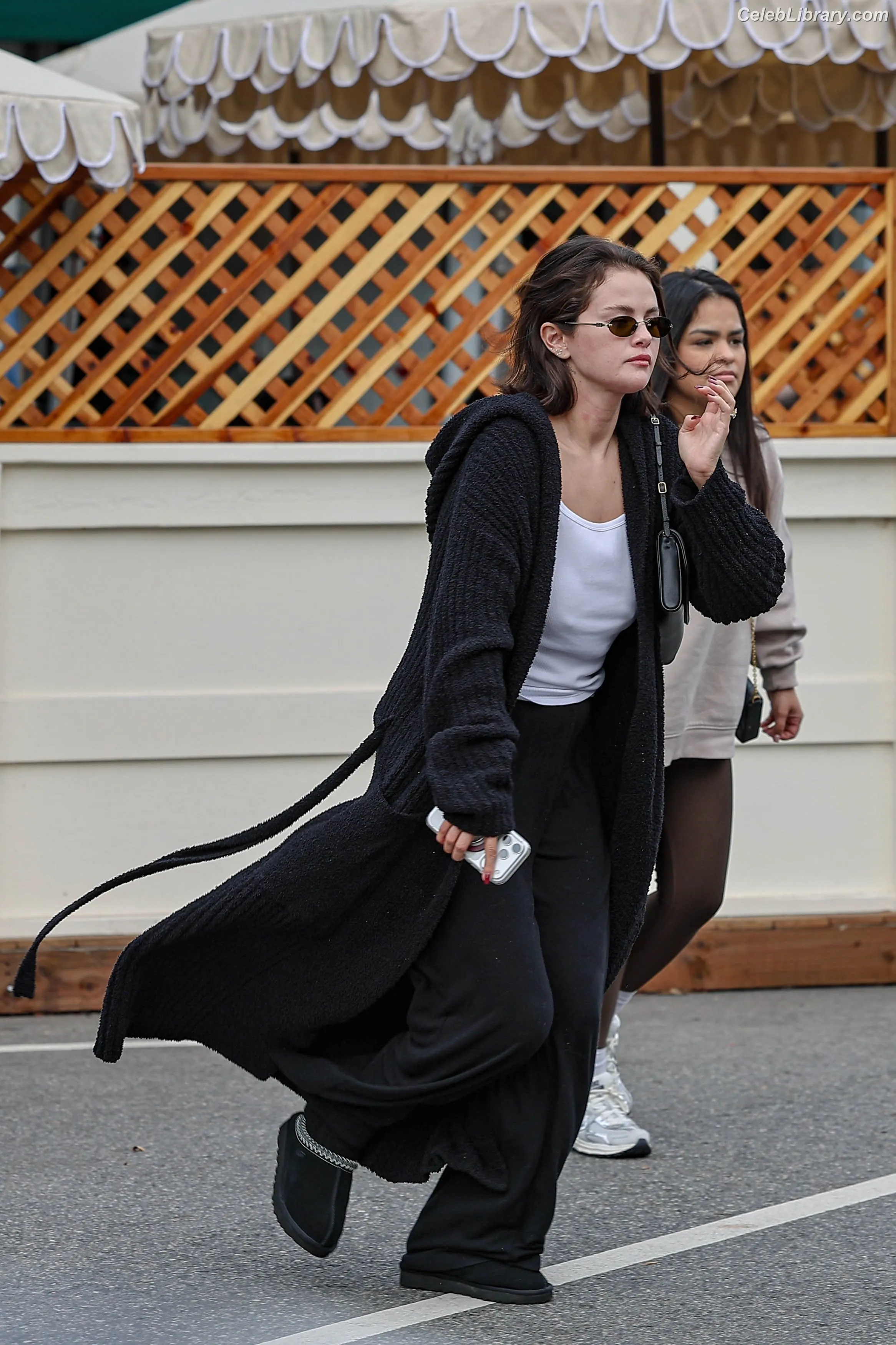 Selena Gomez photo 7 of 3542