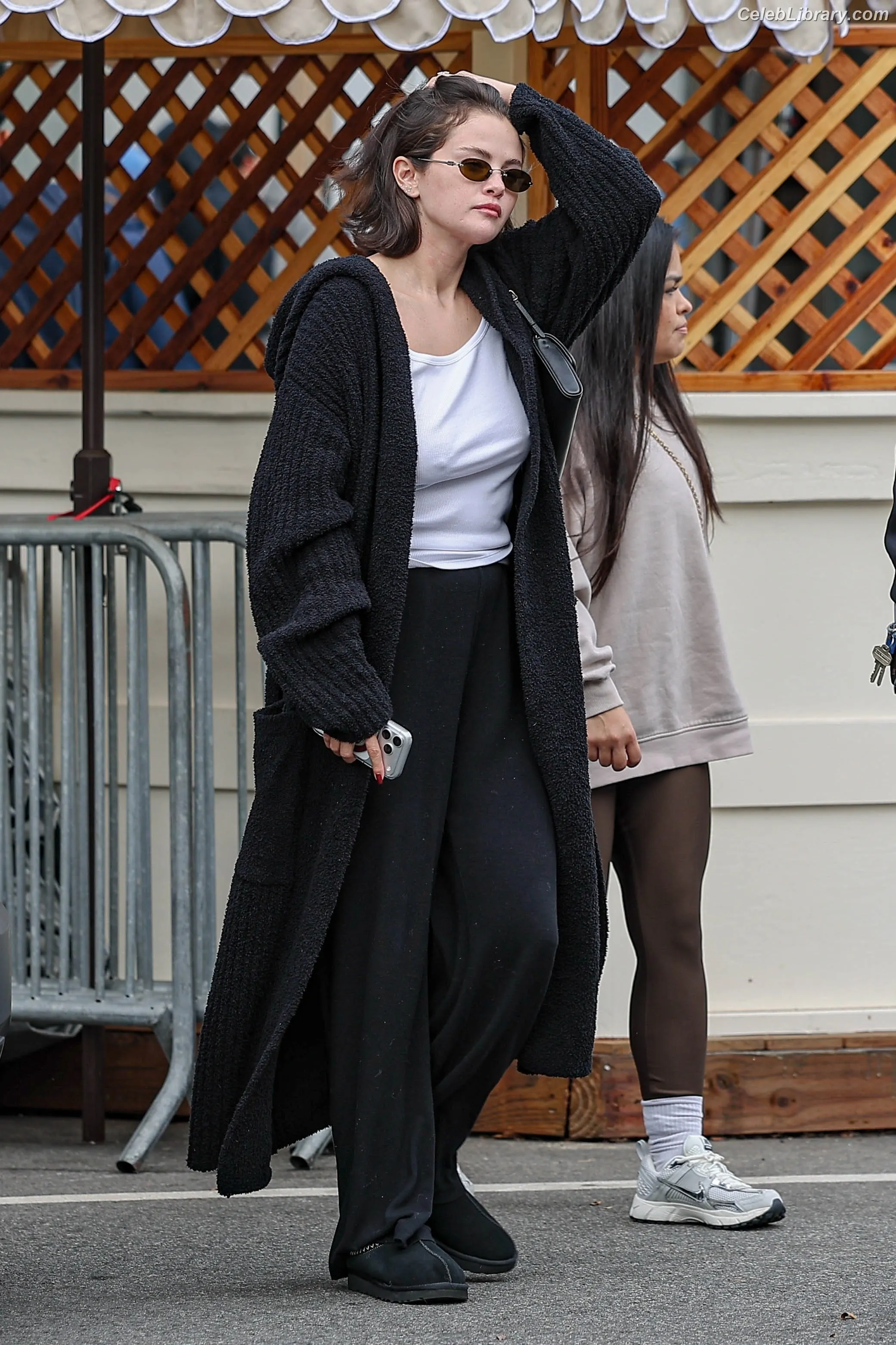 Selena Gomez photo 17 of 3542