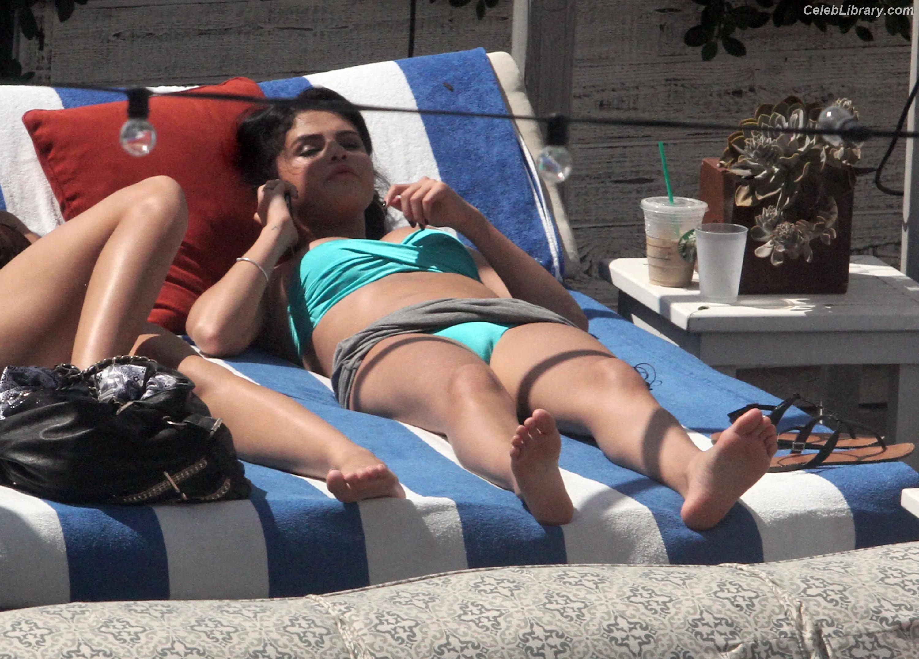 Selena Gomez photo 18 of 3542