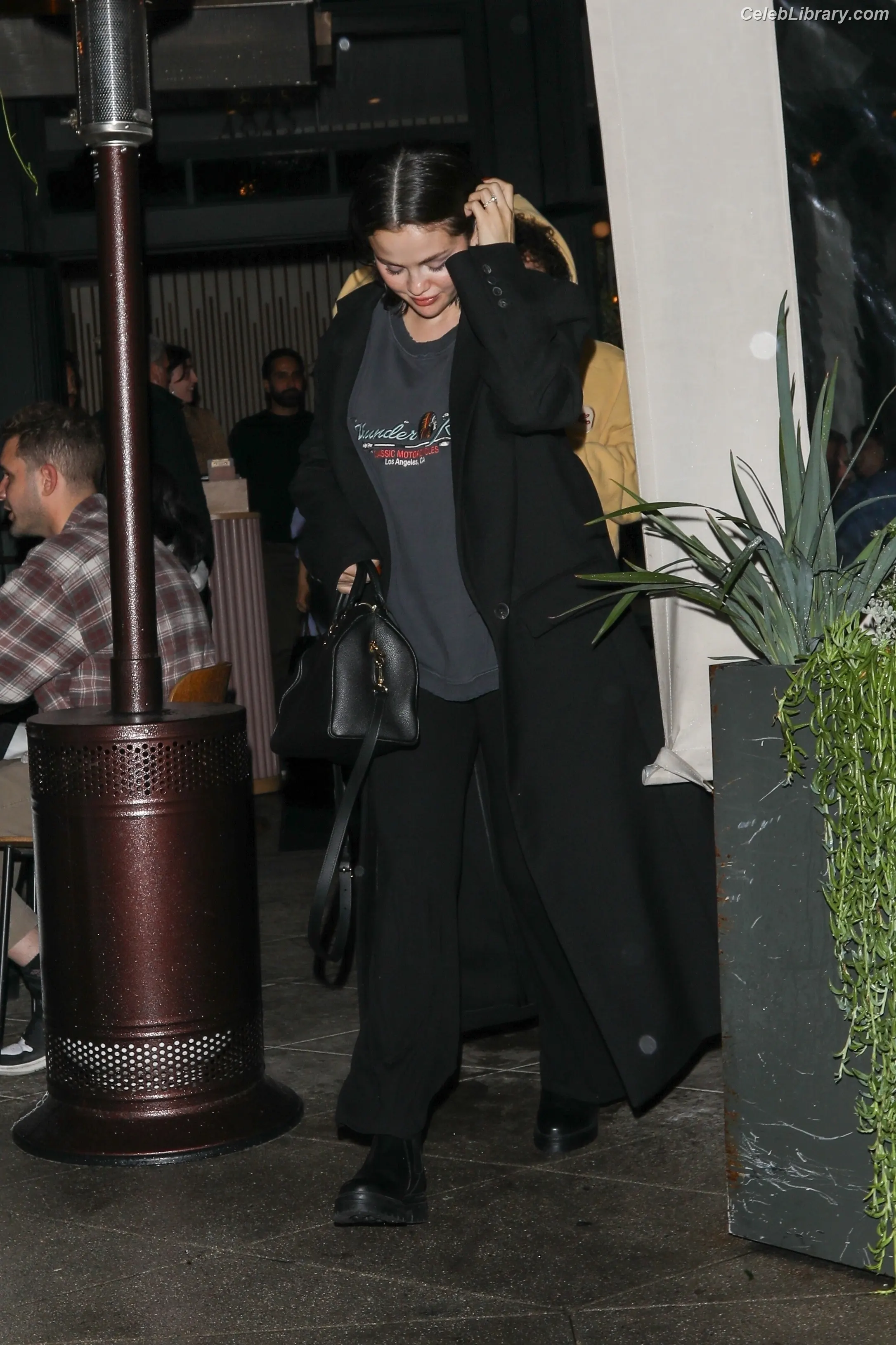 Selena Gomez photo 18 of 3542