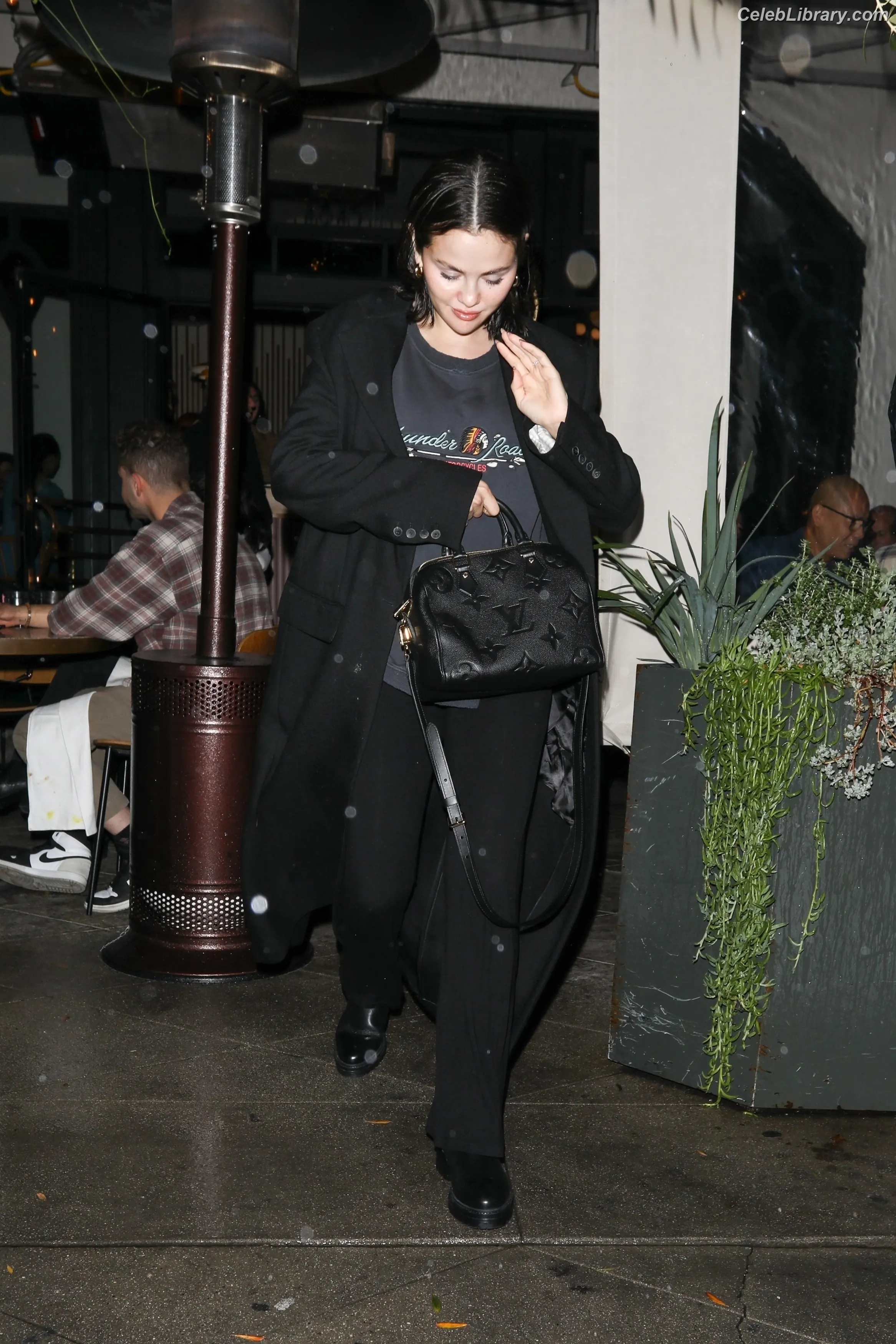 Selena Gomez photo 22 of 3542