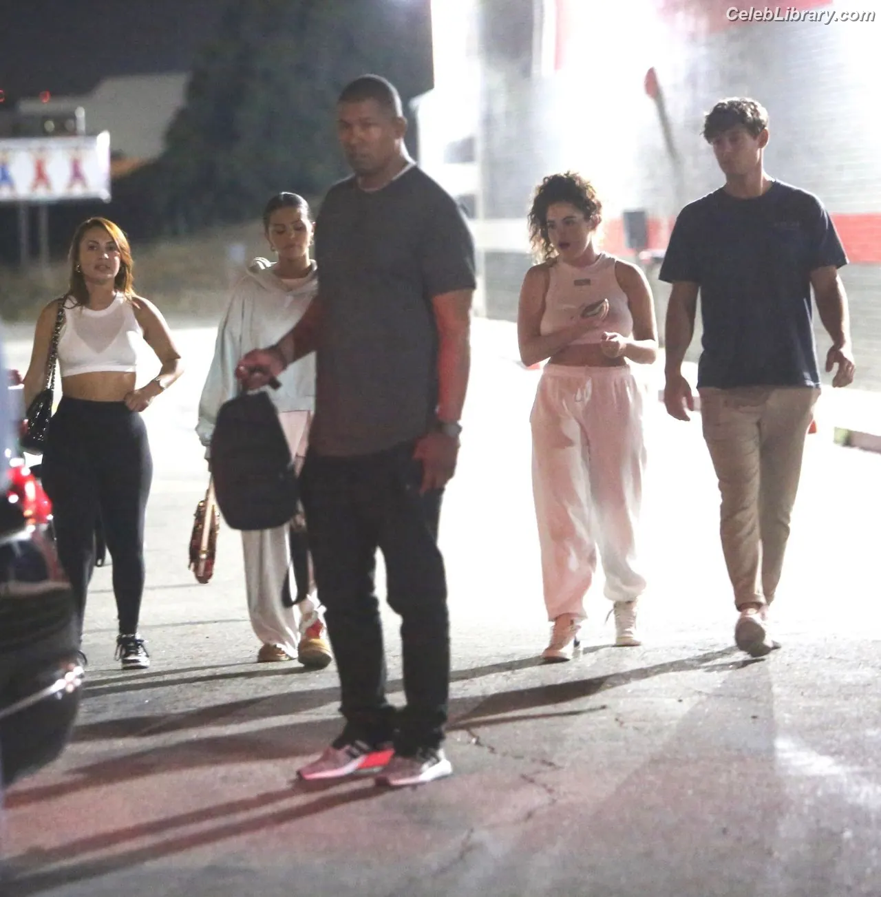 Selena Gomez photo 2 of 3542