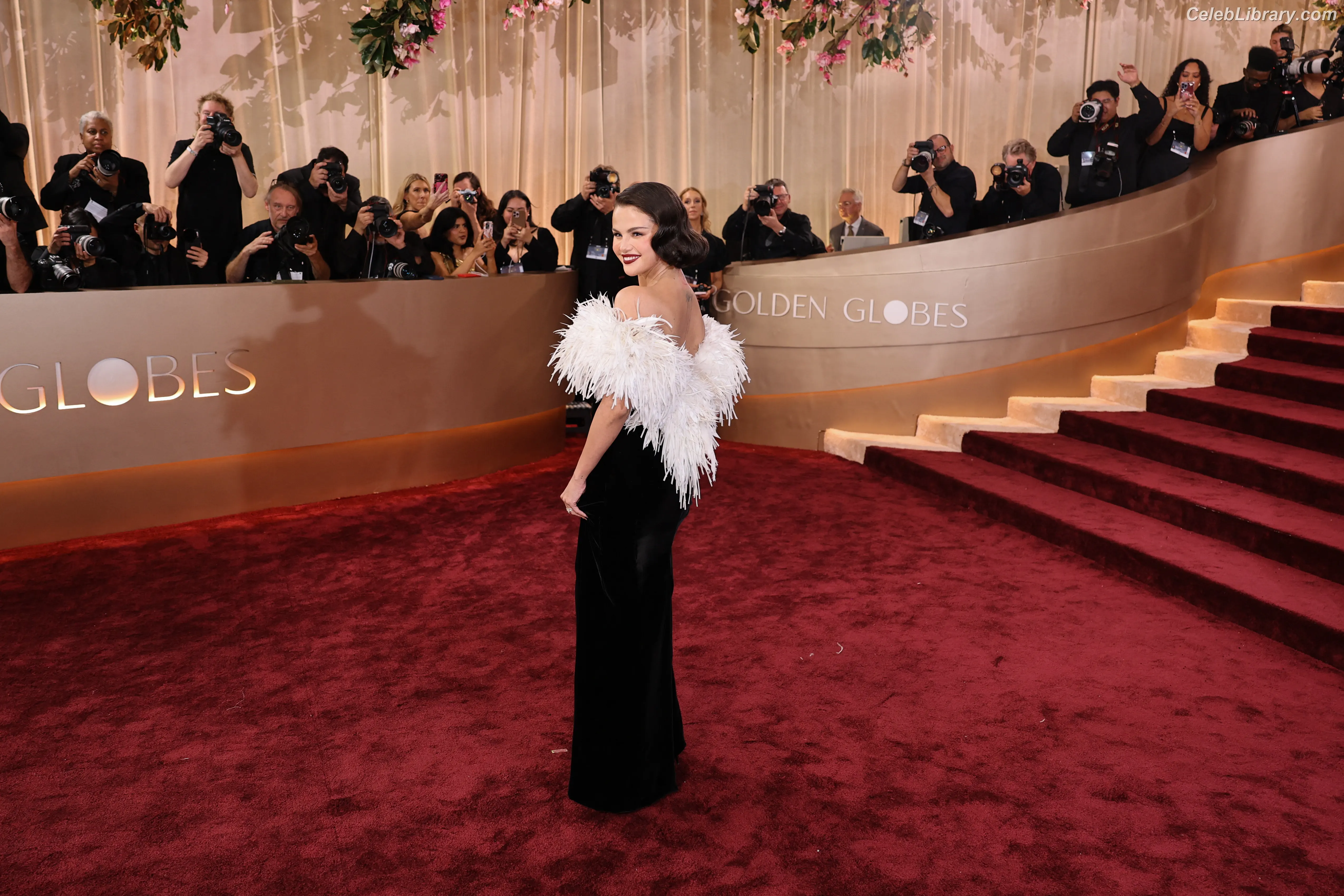 Selena Gomez photo 3 of 3542