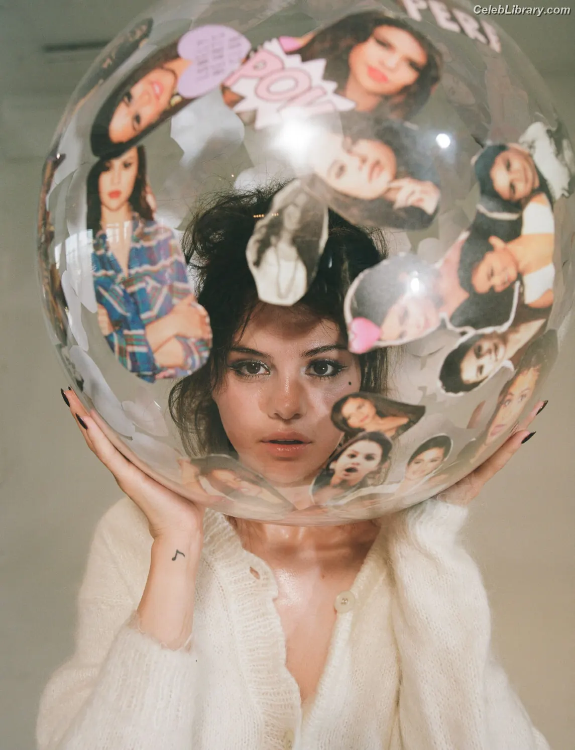 Selena Gomez photo 4 of 3542