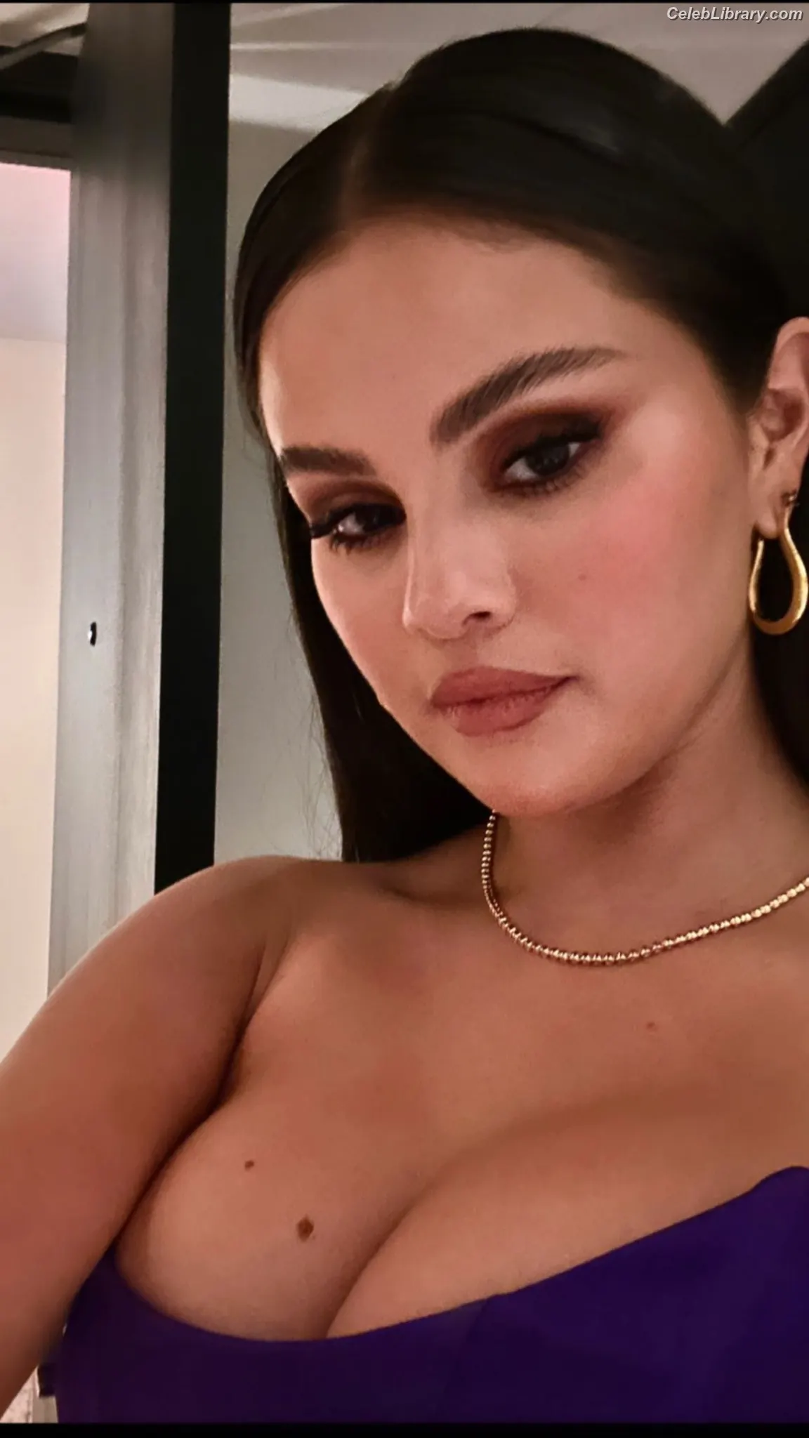 Selena Gomez photo 4 of 3542