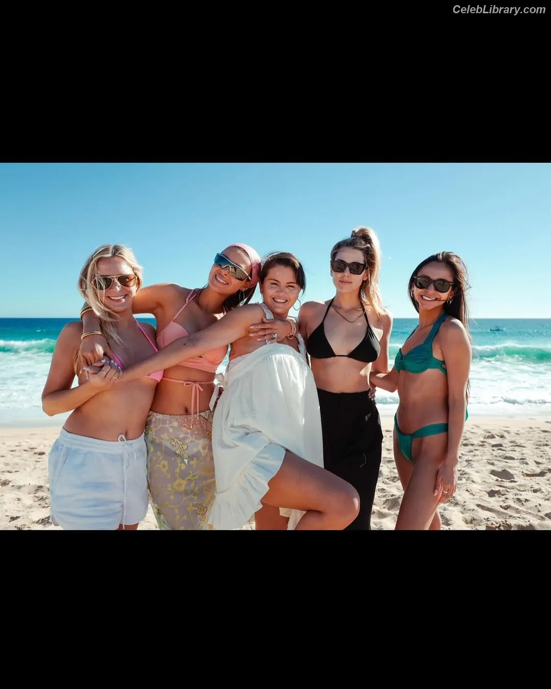 Selena Gomez photo 10 of 3542