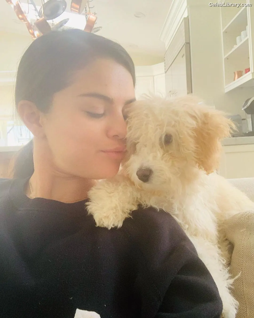Selena Gomez photo 24 of 3542