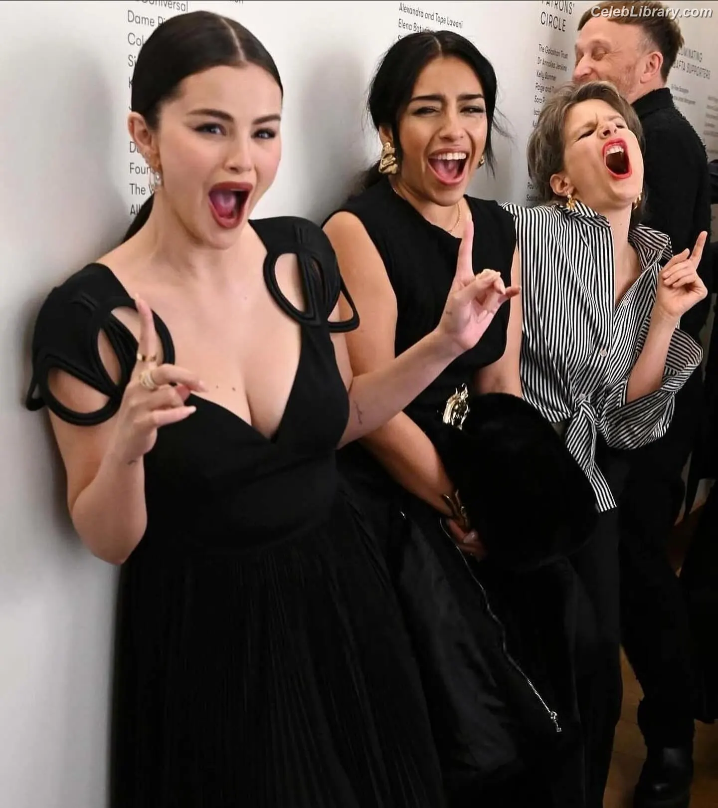 Selena Gomez photo 18 of 3542