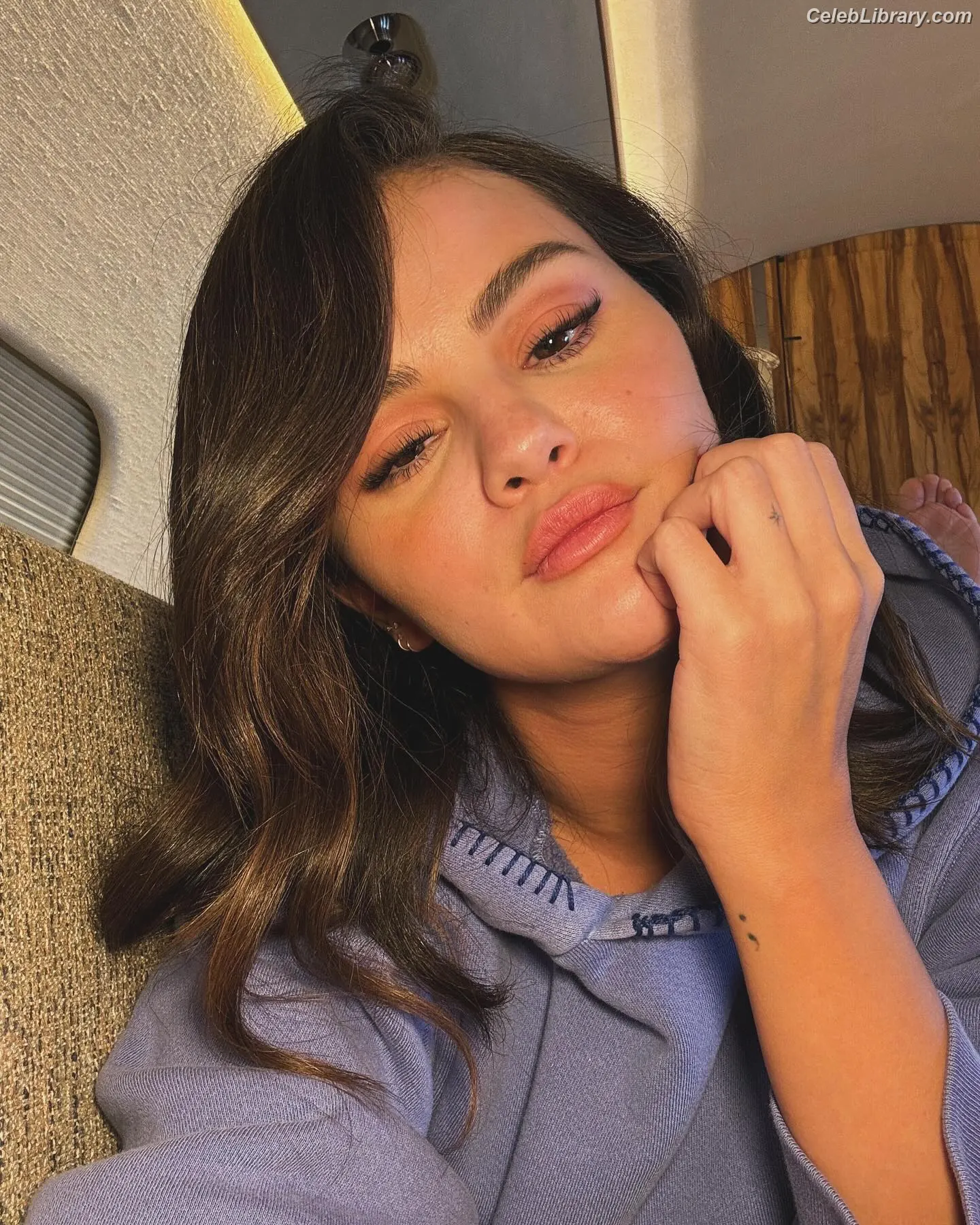 Selena Gomez photo 16 of 3542