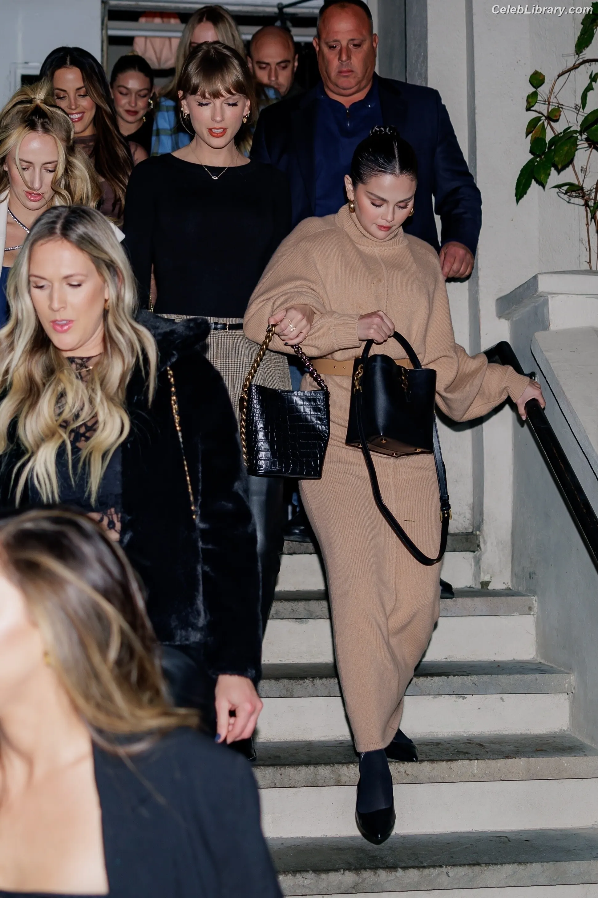 Selena Gomez photo 22 of 3542