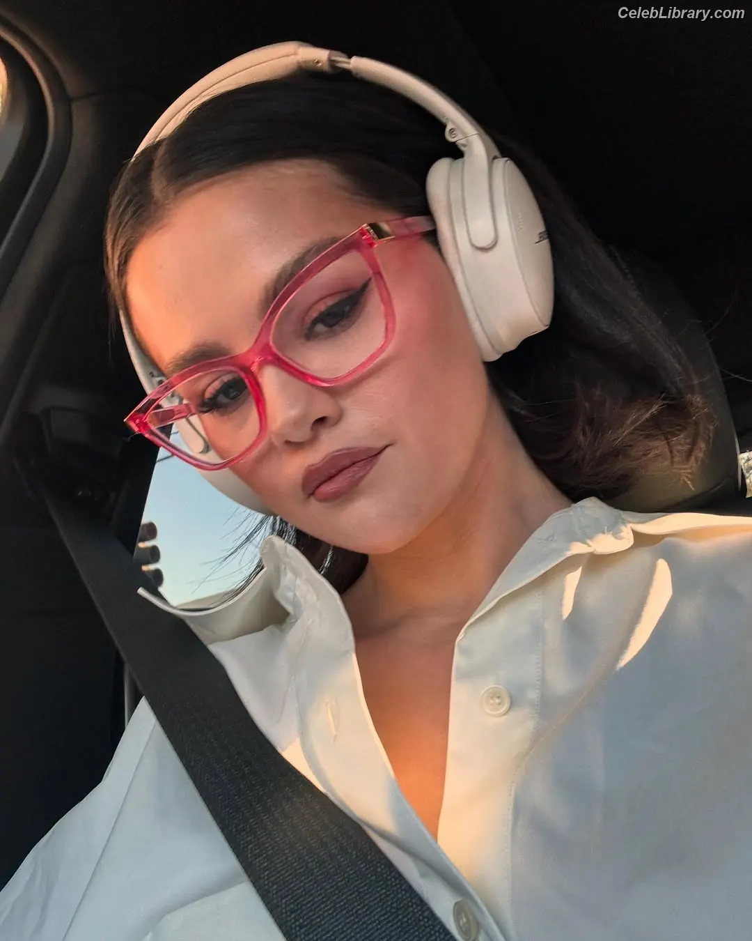 Selena Gomez photo 3 of 3542