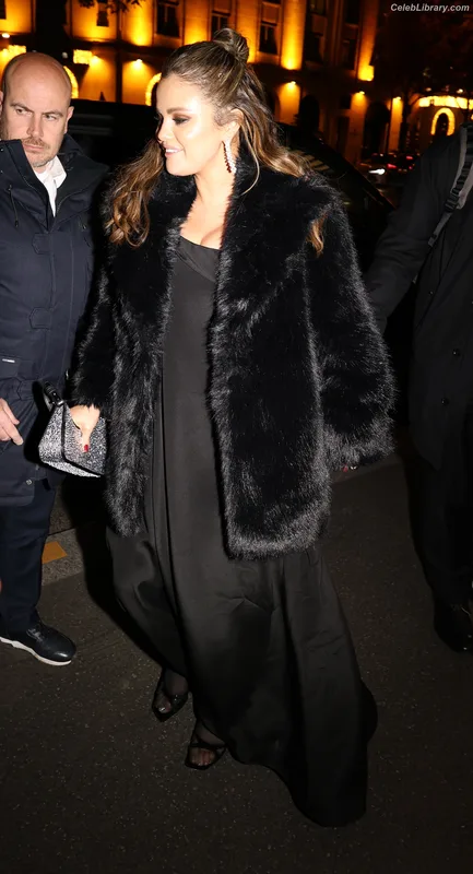 Selena Gomez photo 18 of 3523