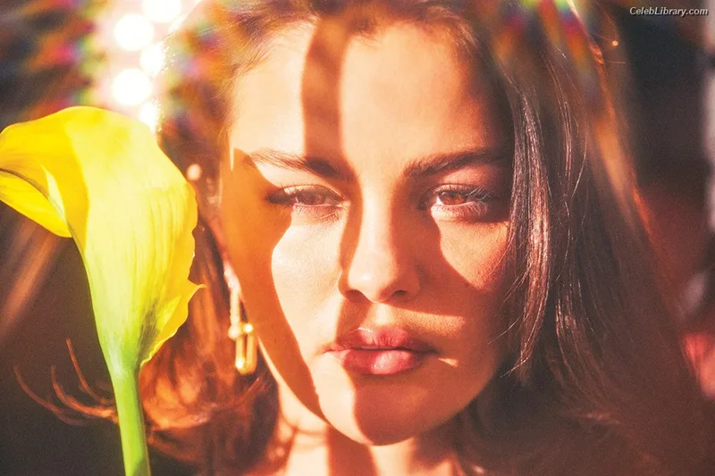 Selena Gomez photo 5 of 3523