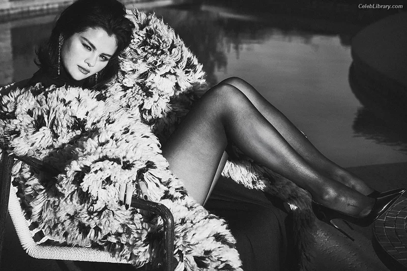 Selena Gomez photo 8 of 3523