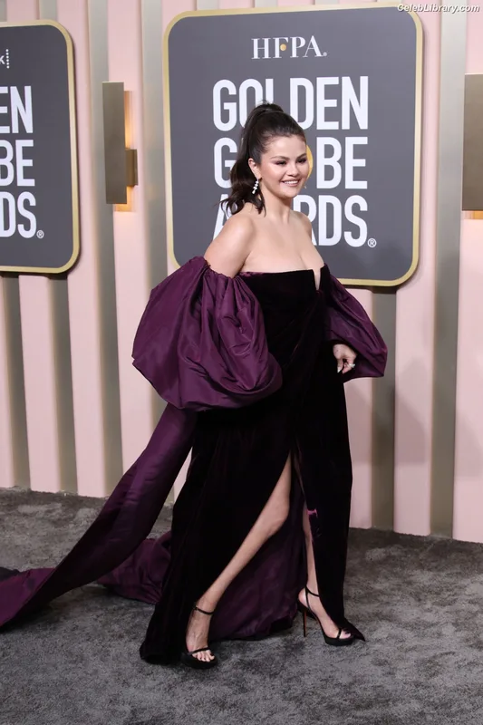 Selena Gomez photo 18 of 3523