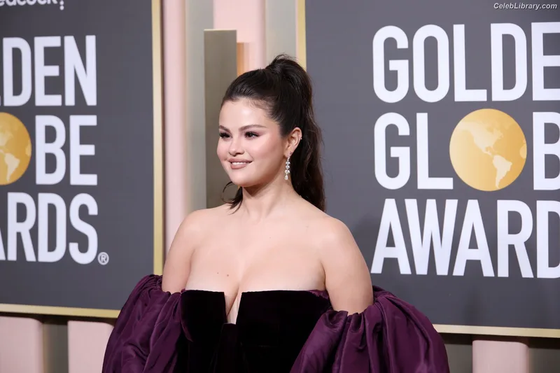 Selena Gomez photo 21 of 3523