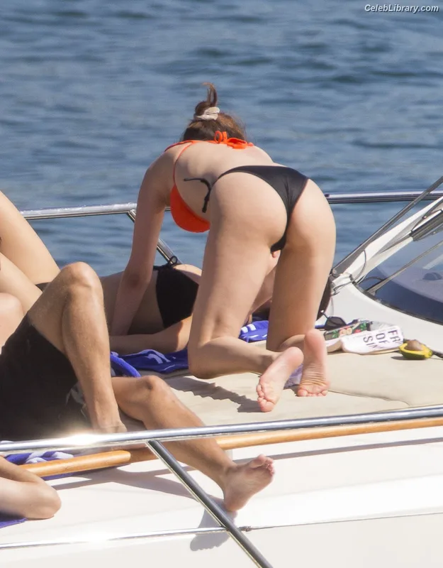 Selena Gomez photo 23 of 3523