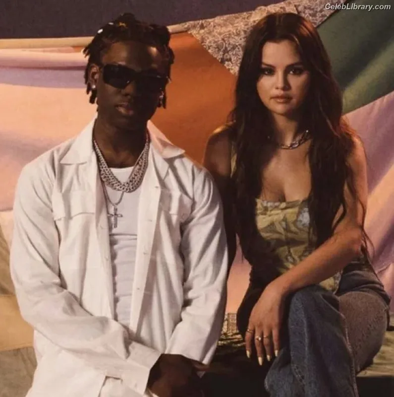 Selena Gomez photo 24 of 3523