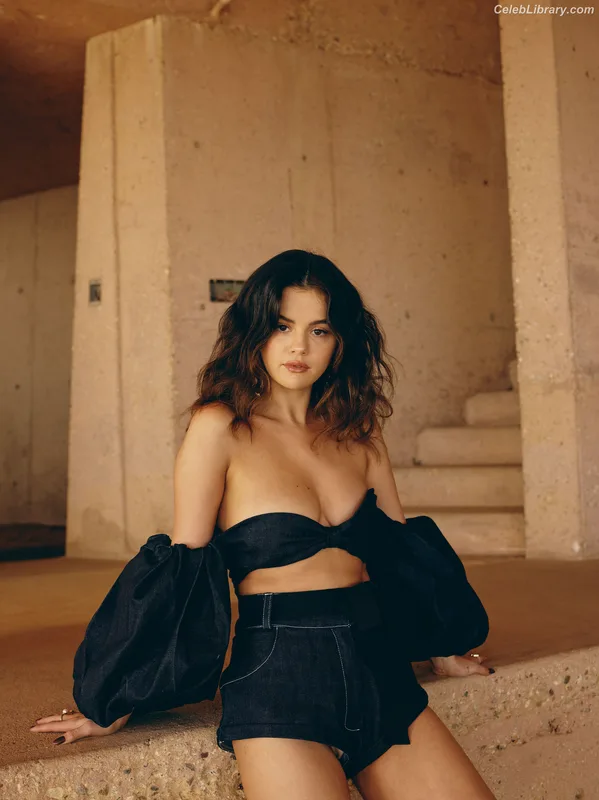 Selena Gomez photo 3 of 3523