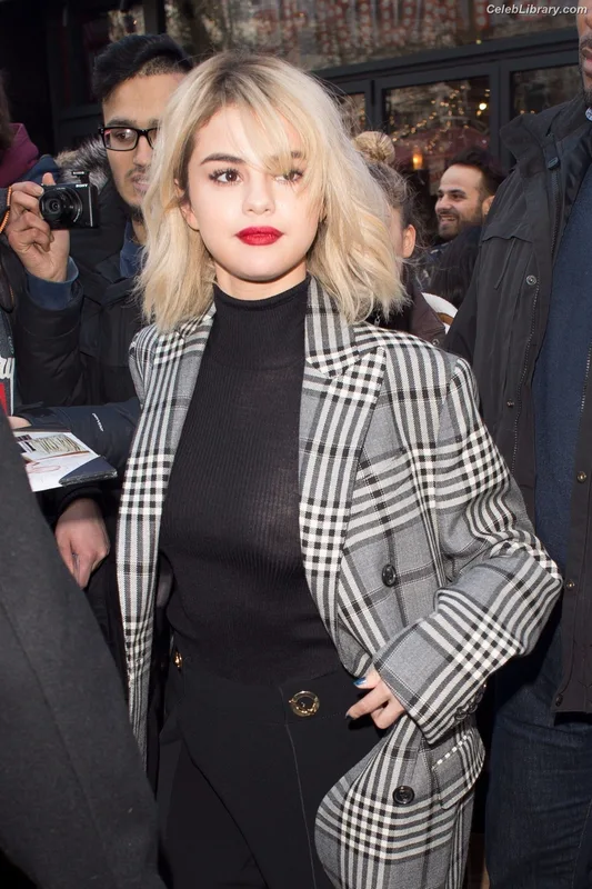 Selena Gomez photo 14 of 3523